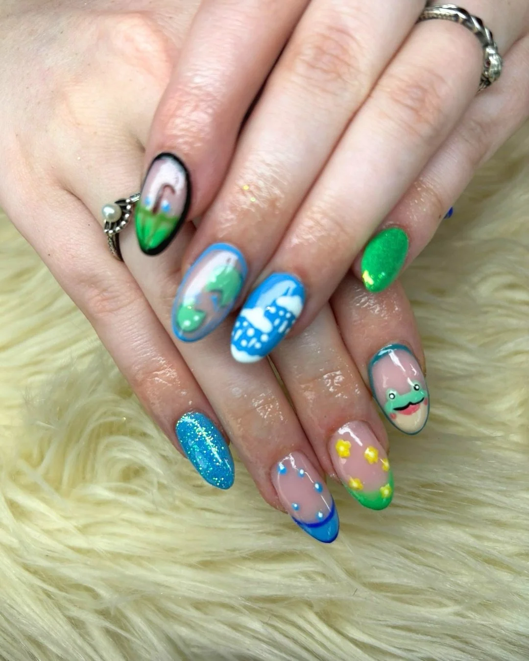 A little rain and pond-inspired moment for this set 🐸💧
Not that we&rsquo;re encouraging the weather&hellip; but the nails we&rsquo;ll take.

Builder gel reapplication by @paige_generationsbeautynails 
Products used @homeofnailart 

#nailscornwall #