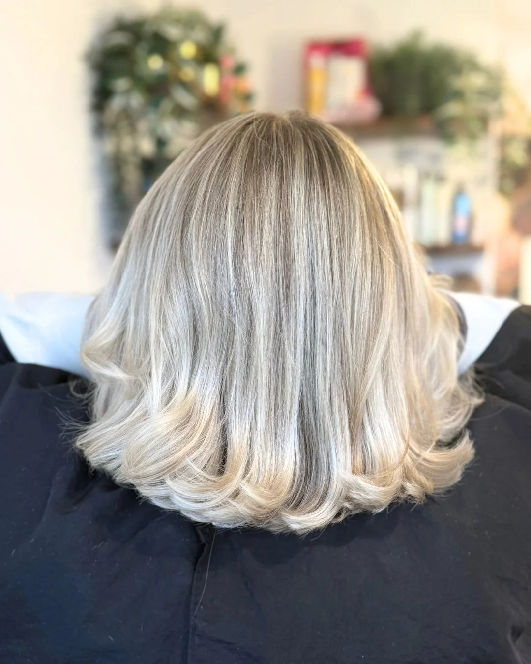 A before and after using a full head of babylights, finished with a toner ✨
Soft, fine highlights all over to lift the colour and create a really natural, blended finish.

Hair by @paigelittlehair 

#hairsaloncornwall #newquayhair #hairdressernewquay