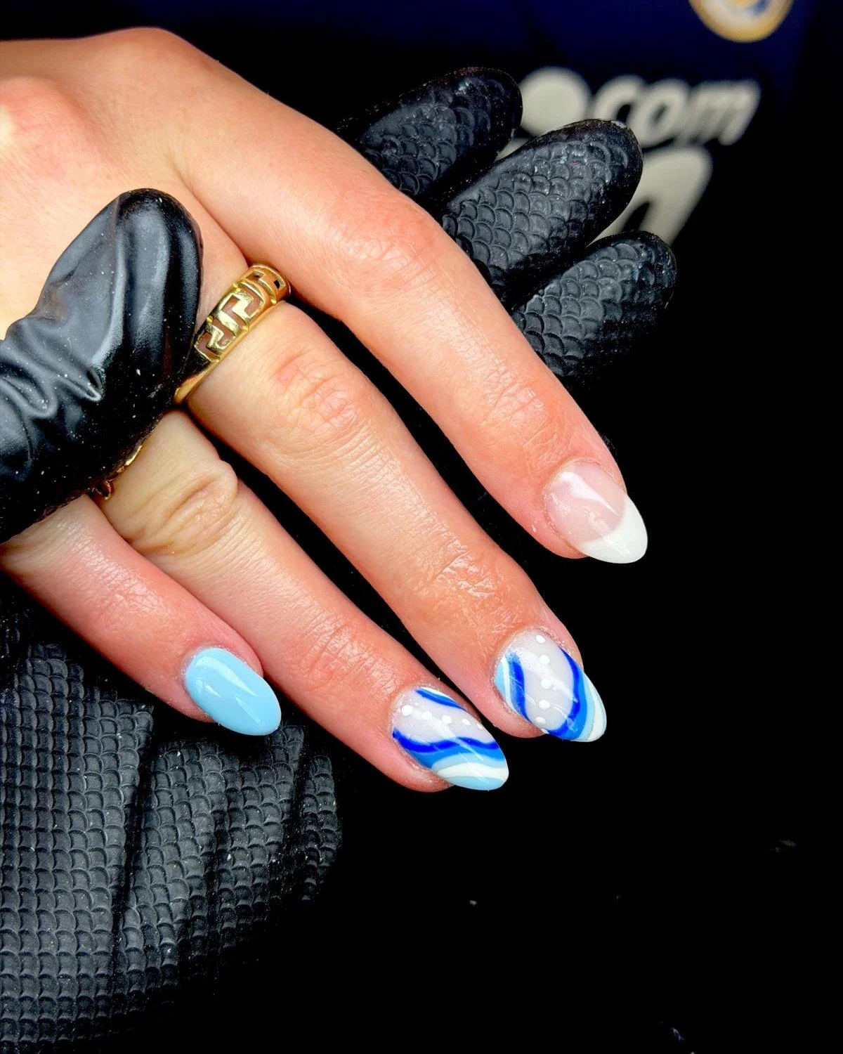 These blue tones have definitely been popular lately 💙
A little bit of movement through the design keeps it feeling fun without being too over the top.

Nails by @rosie_generationsbeautynails 
Products used @homeofnailart 

#nailscornwall #nailsalon