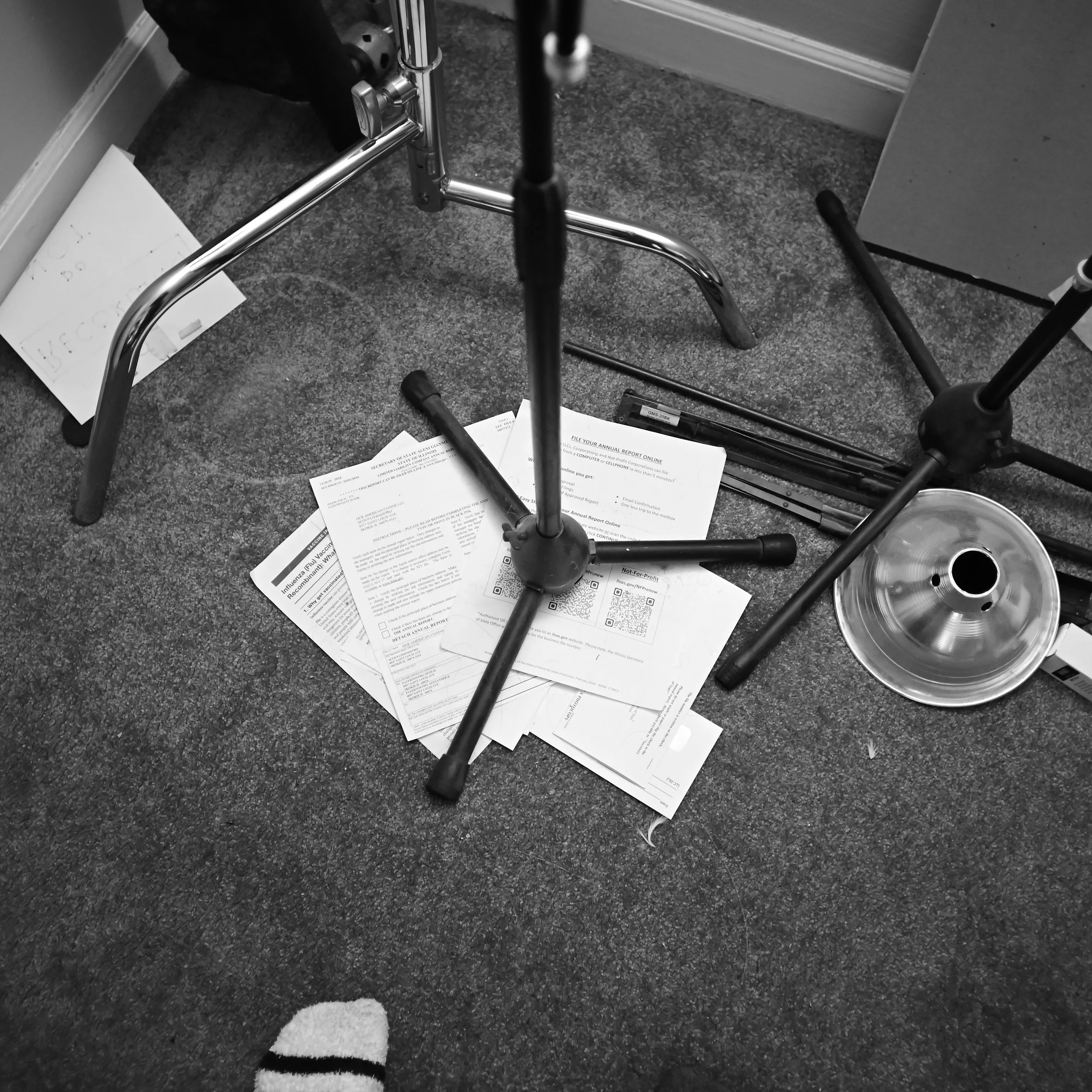 20251010_ABH_0879_Seth Studio Stuff Vintage Lens BW.JPG