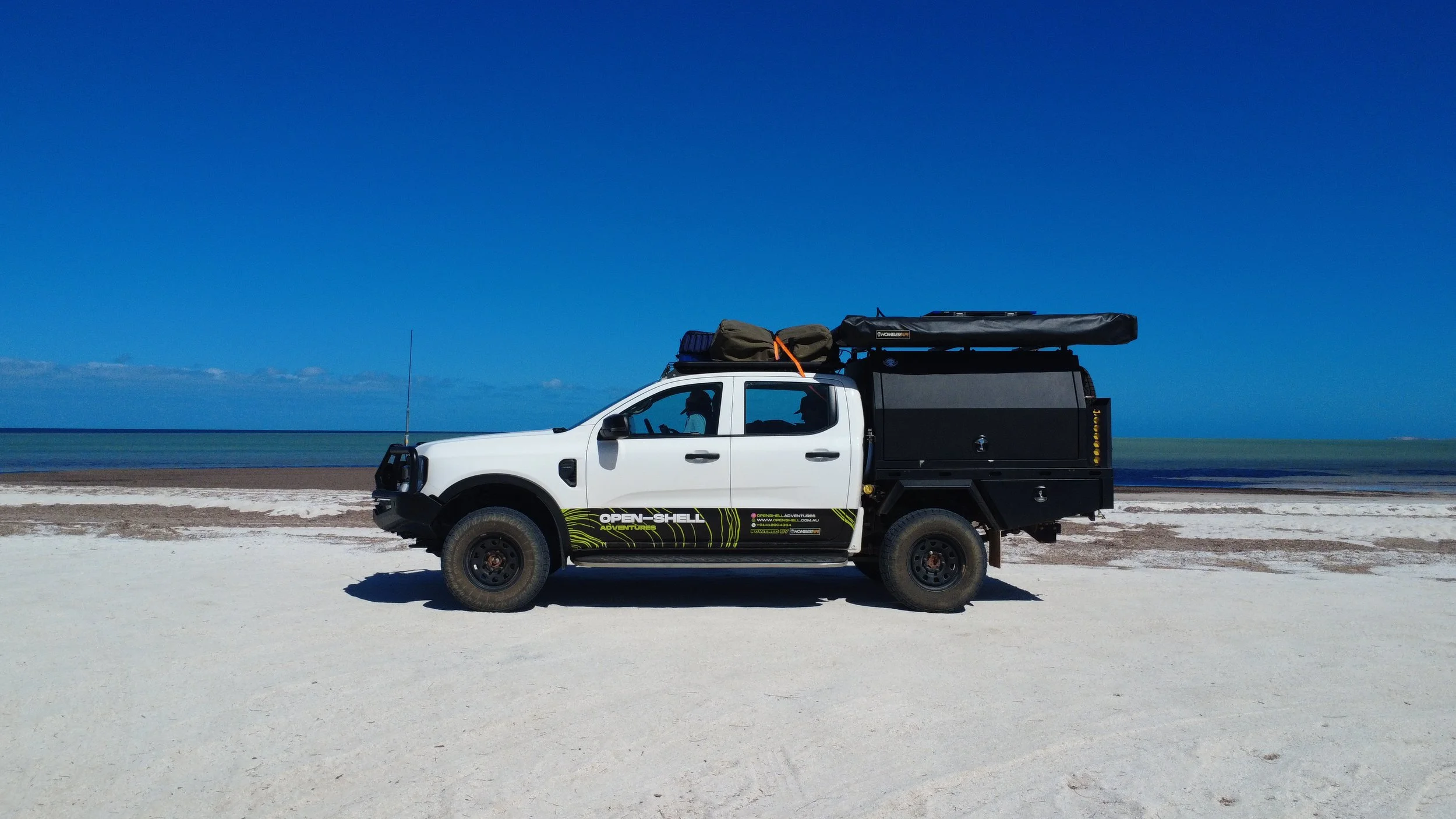Self-contained 4WD camper with rooftop tent and full kitchen setup designed for Western Australia’s iconic routes: Gibb River Road, Coral Coast and Bibbulmun region.