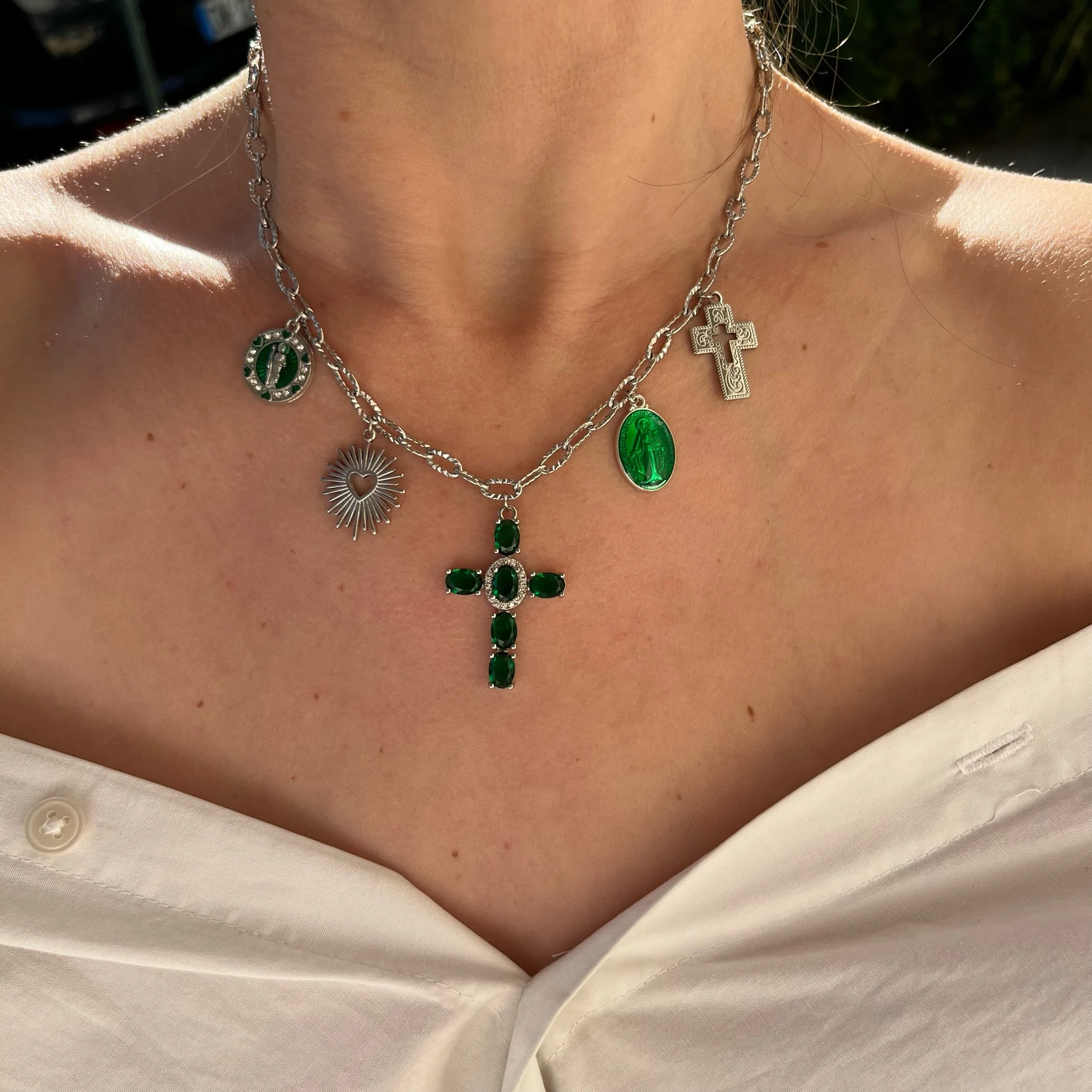 Collier Zarkava (argenté et croix verte)