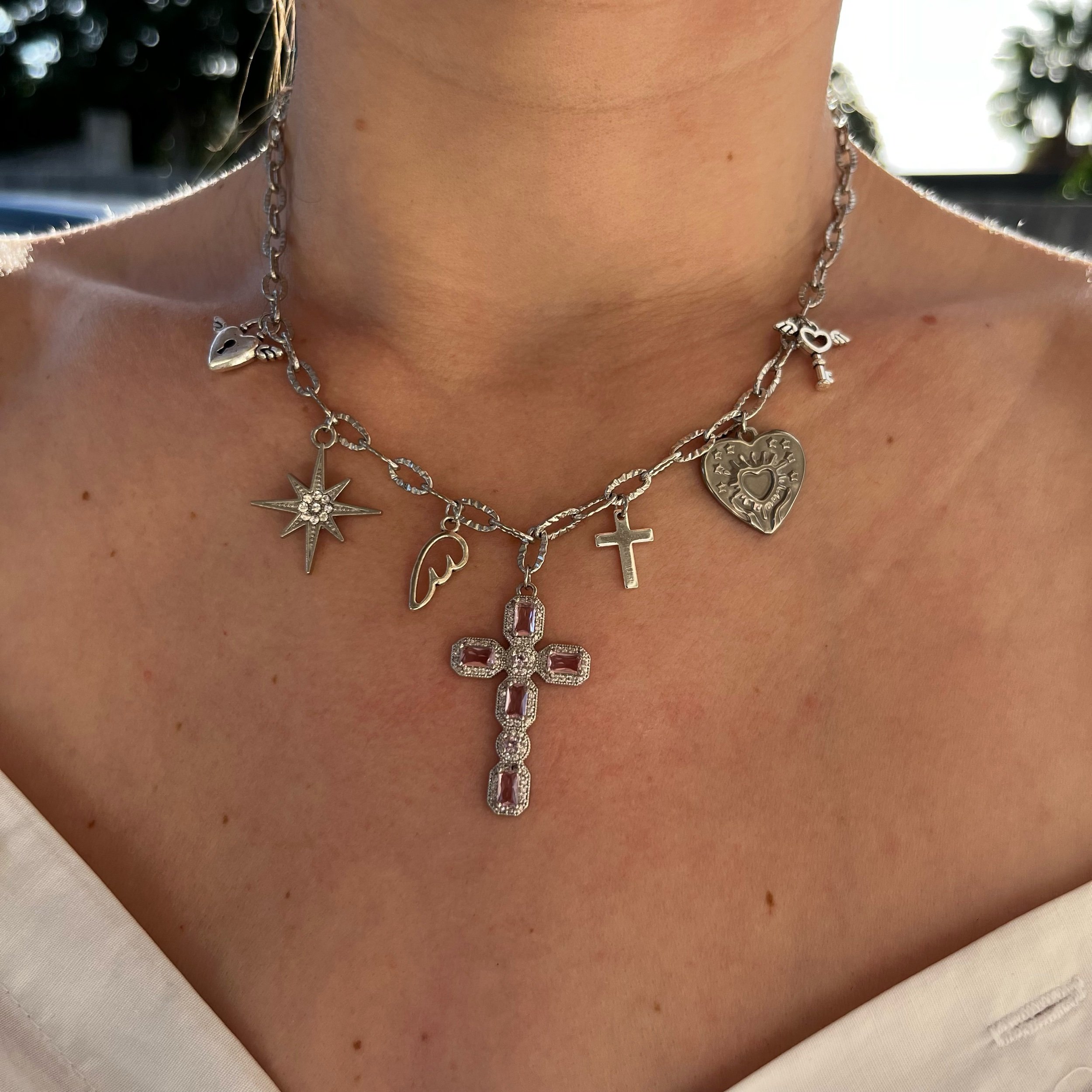 Collier Mahala (argenté et croix rose)