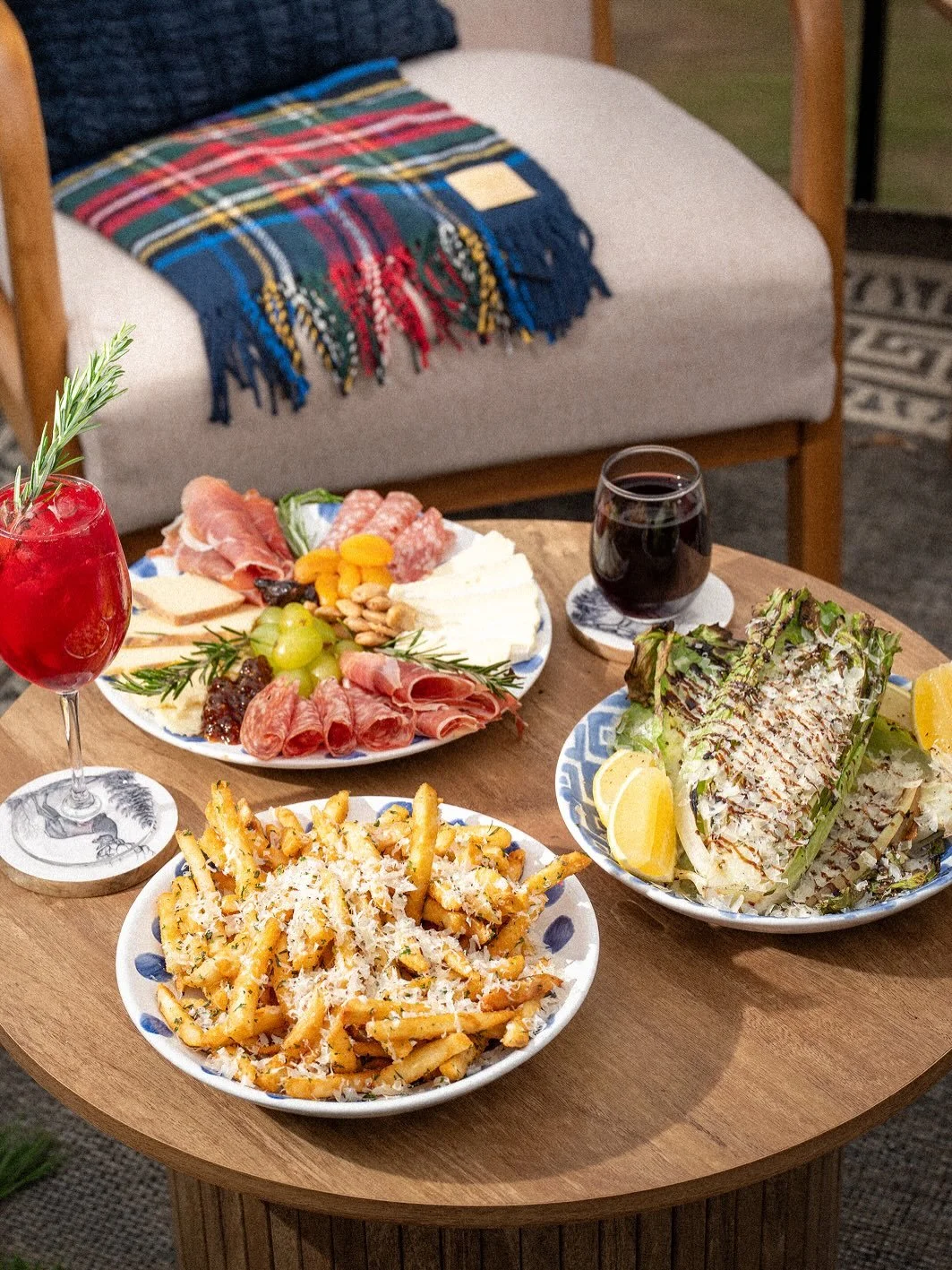 Join us at our Ugly Sweater &amp; Vinyl Happy Hour Night 

We&rsquo;re bringing a little holiday nostalgia to the vines with our first ever Ugly Sweater &amp; Vinyl Happy Hour this Friday from 12-7pm

✨ Happy Hour Specials: &bull; $5 Great South Bay,