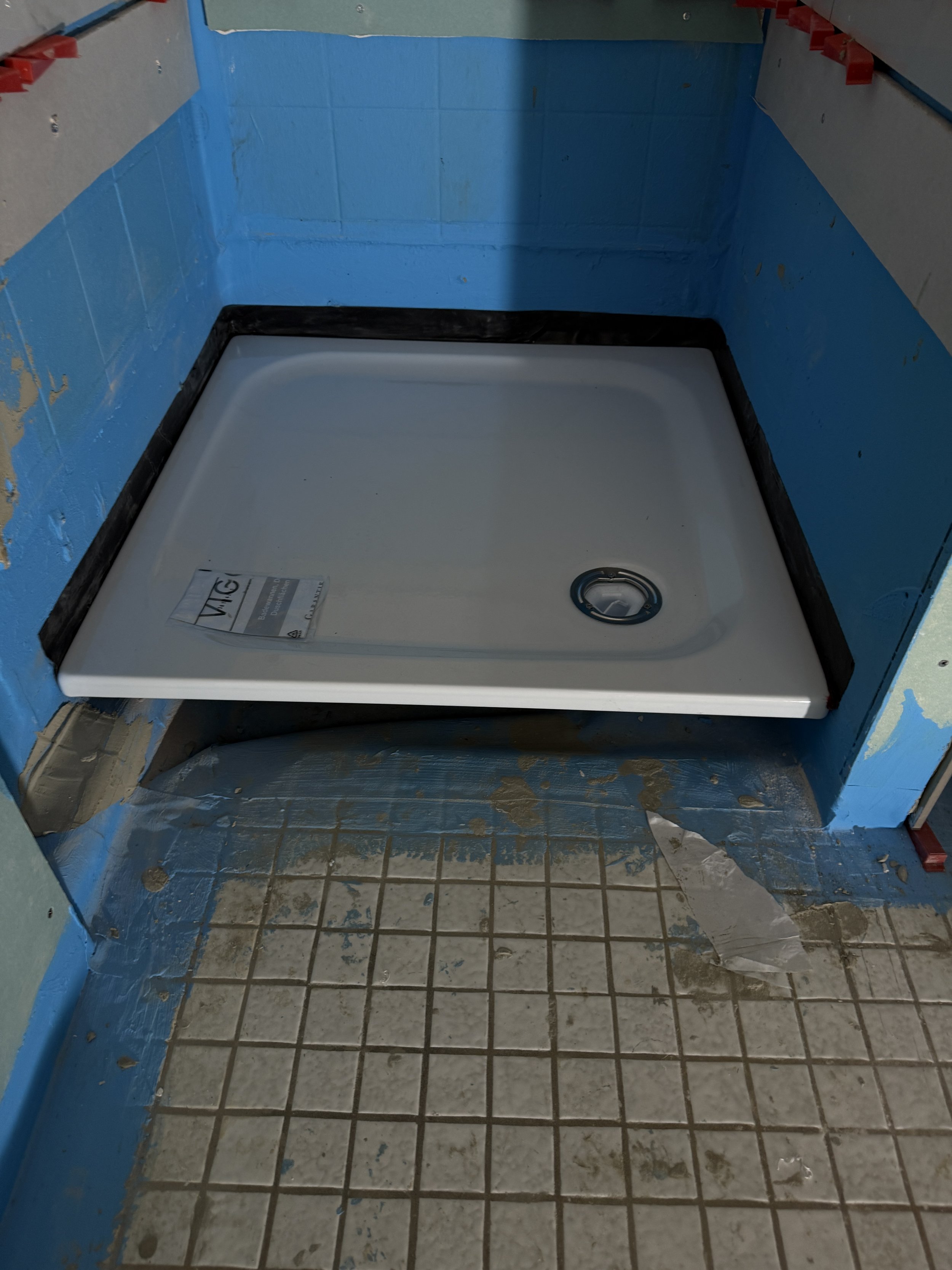 Fachgerechte Abdichtung für Bade u. Duschwannen