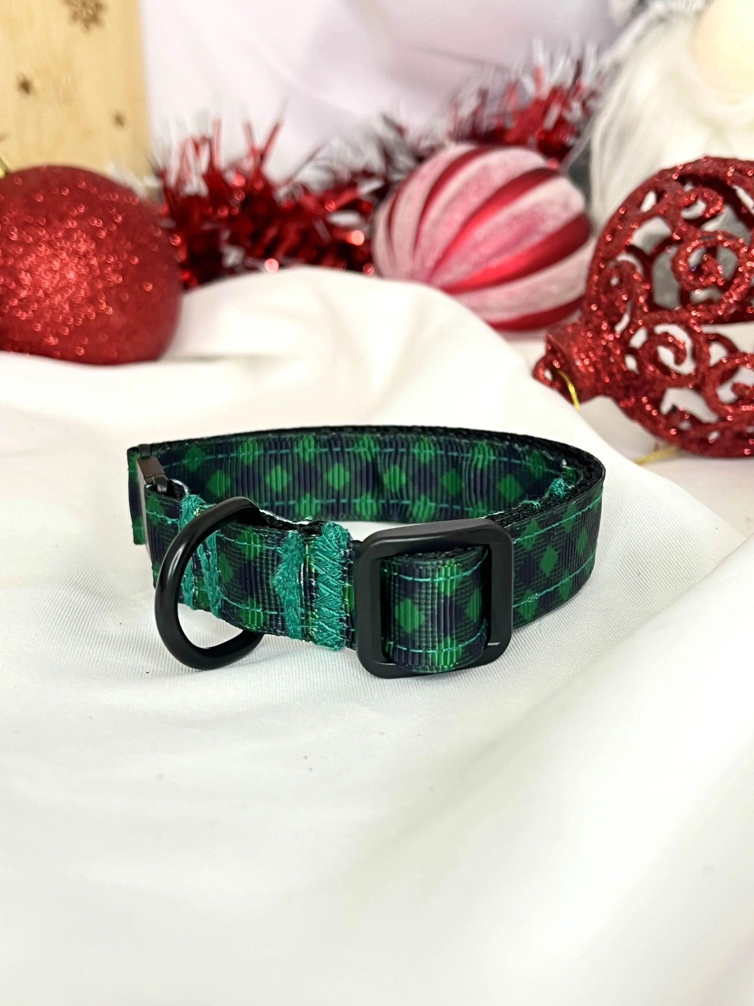 Collier chat Santa’s Green Gems
