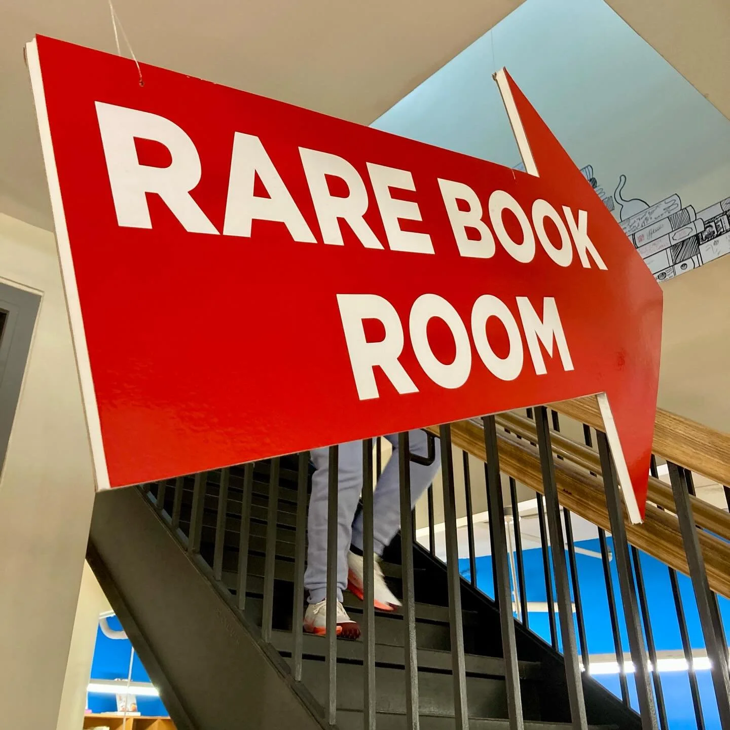 In a time where everyone talks about AI, and how we all will loose our jobs, as computers and robots can do most things for us in the future, it&rsquo;s absolutely wonderful to go to a book and culture heaven as @strandbookstore. What a joy! The fact