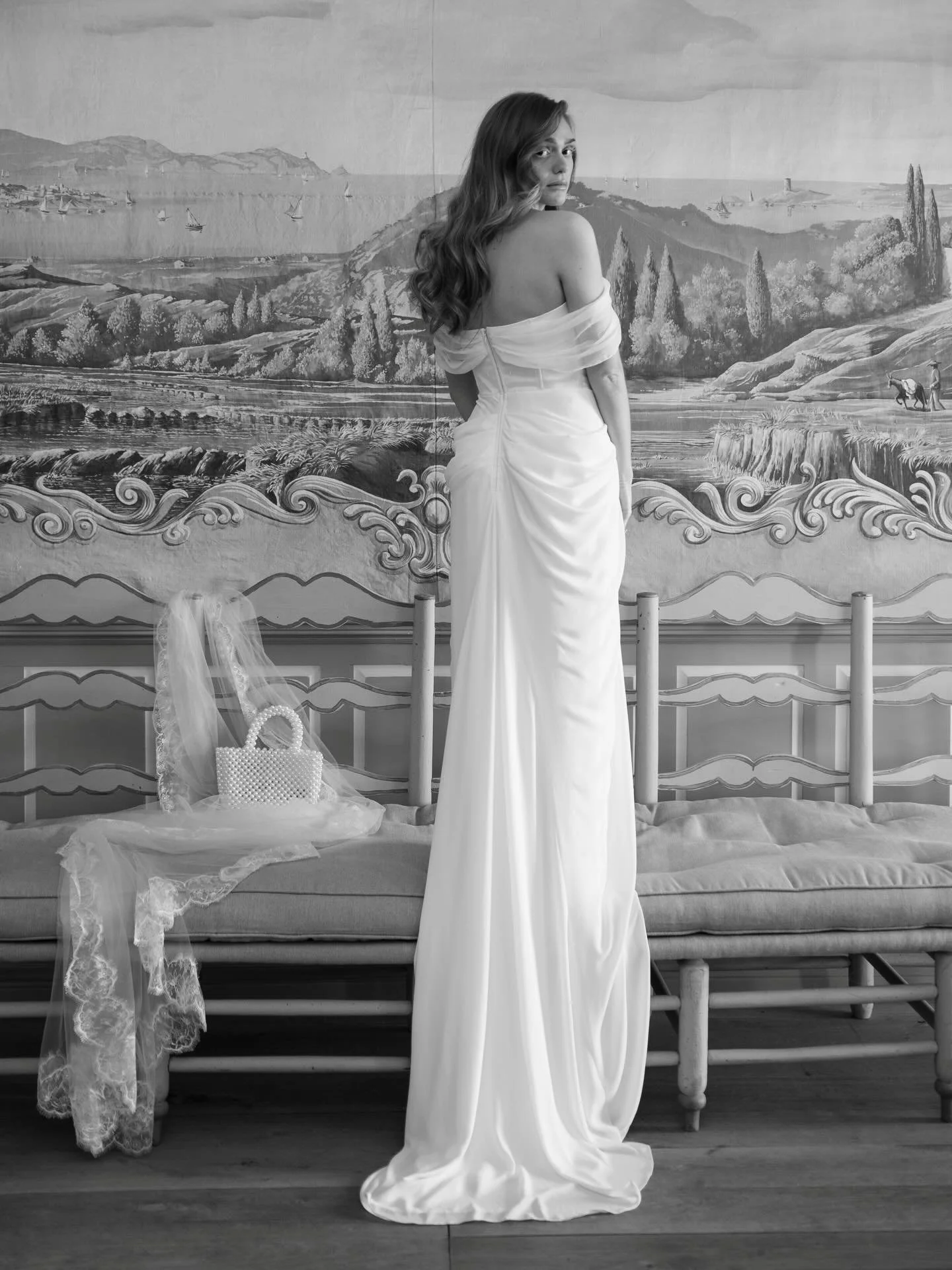 M.U.S.E

Direction artistique &amp; coordination : @paueme.event
@audreyl_weddingphotographer
Photographie : @audreyl_weddingphotographer
Cr&eacute;atrice : @maisonpavlovna
Coiffure : @flowstudiocoiffure
Maquillage : @ghjuliabeauty
Joaillier : @clare