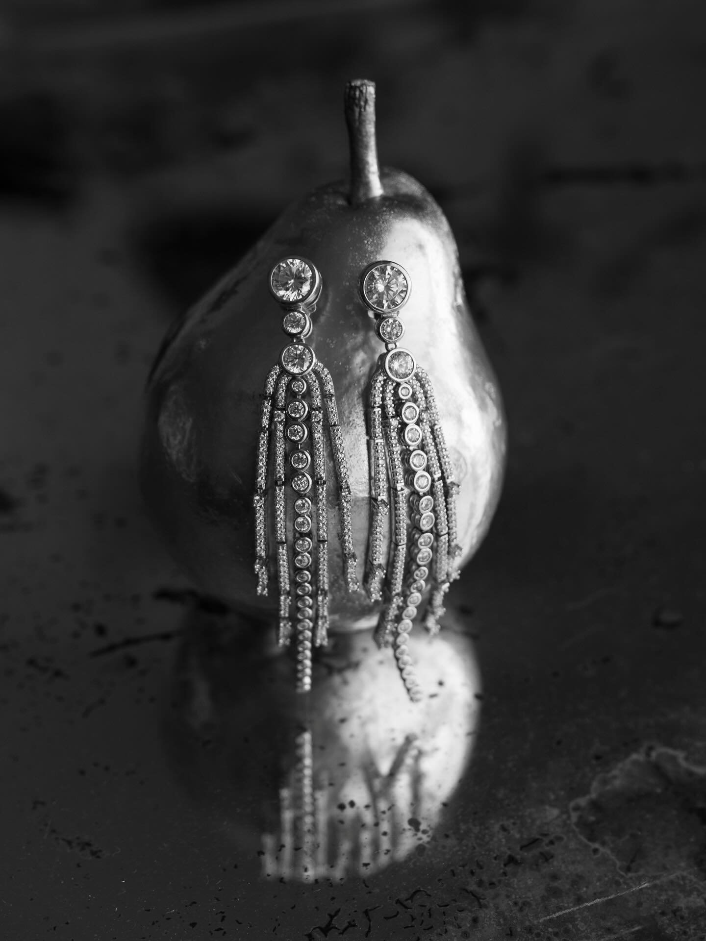 Sous les reflets argent&eacute;s,l&rsquo;essentiel

_____________________
@spampillajewel_officiel 
@paueme.event 
@audreyl_weddingphotographer