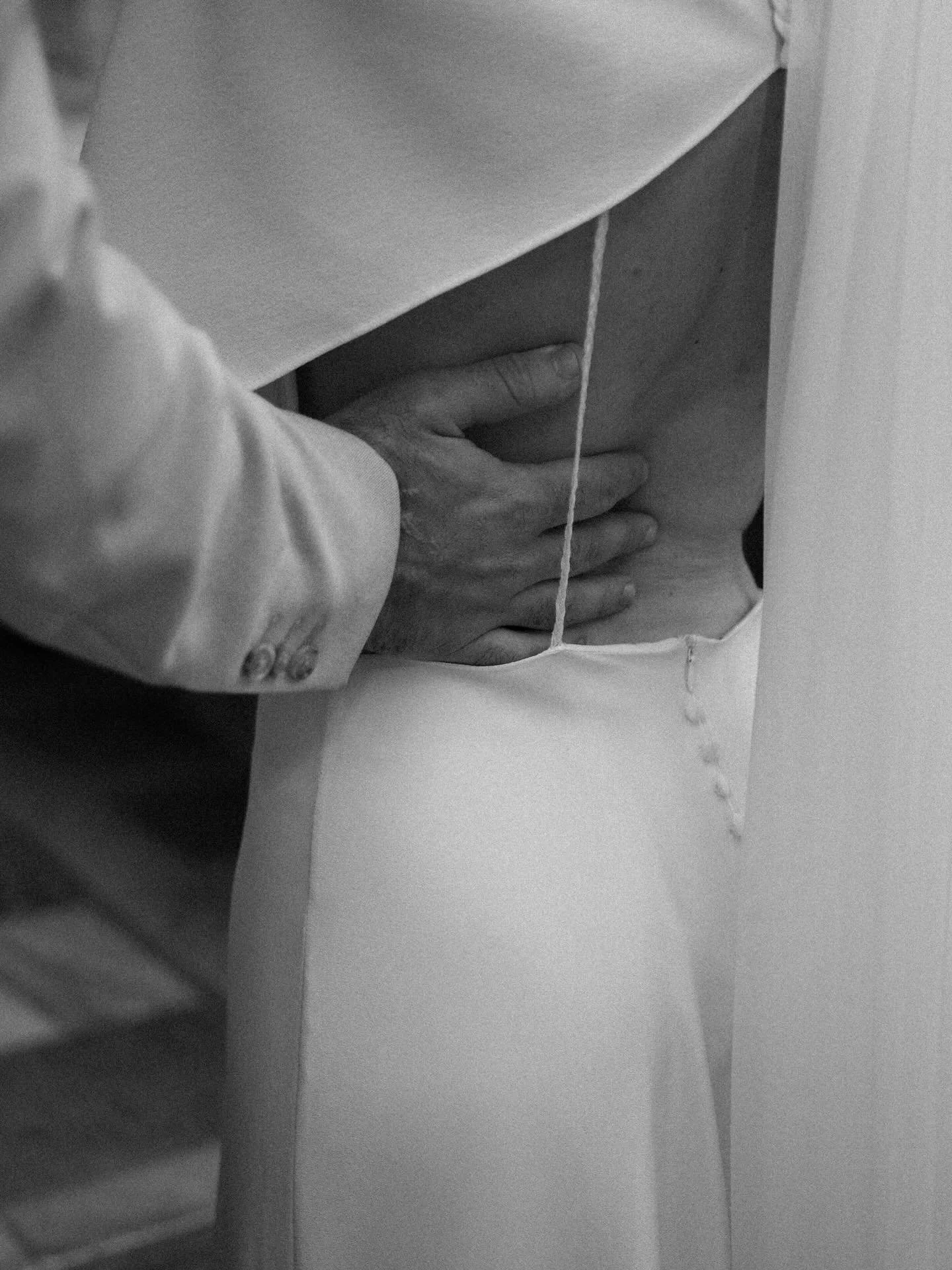 Une courbe, une promesse.

____________________________
@paueme.event 
@cecilecasabianca 
@audreyl_weddingphotographer