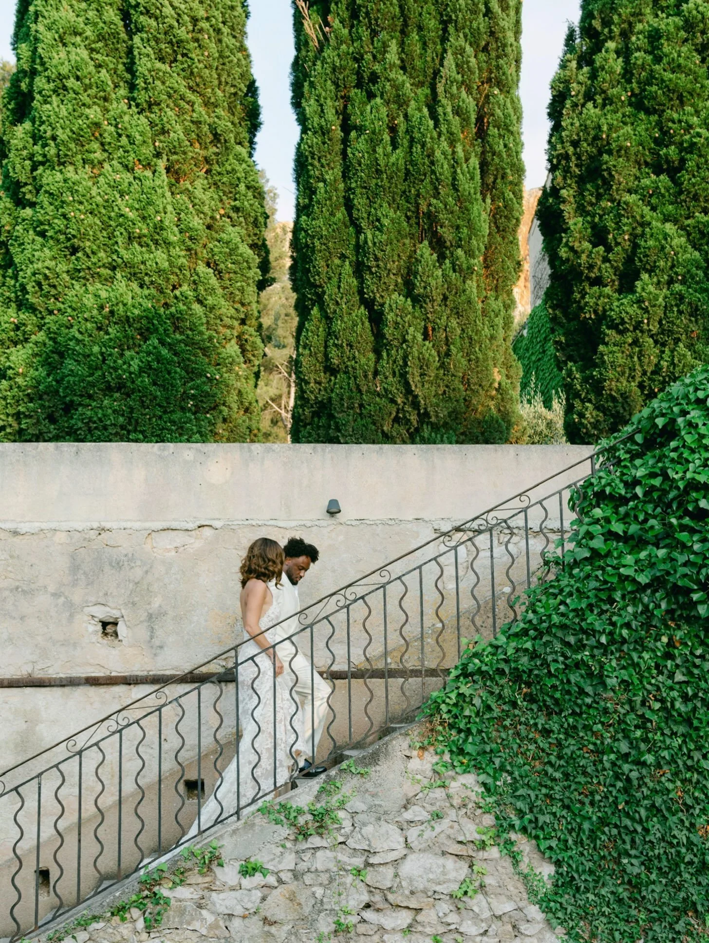 La pierre, la lumi&egrave;re, le mouvement.

Un instant suspendu,
&agrave; l&rsquo;allure naturellement intemporelle.

_________________
Venue @domainedecanaille
Wedding planner @ditesmoioui
Wedding dresses @oscardelarenta
Groom suit @dior
Photograph