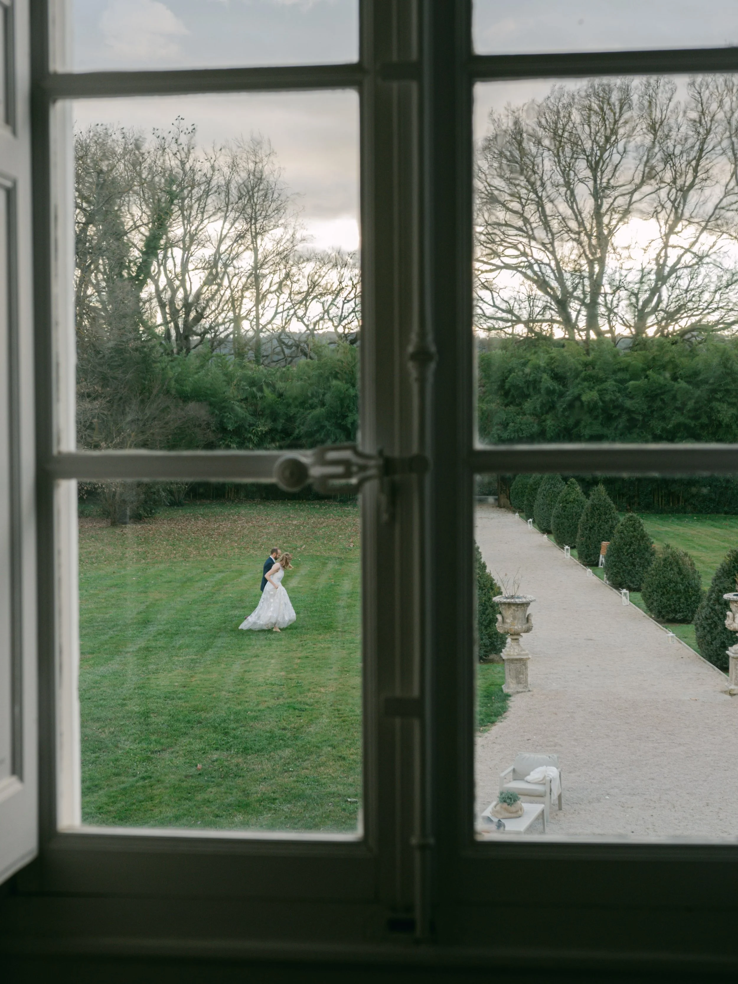 Une fen&ecirc;tre sur l&rsquo;amour, le temps d&rsquo;un passage.
__________________
@emmanuelle_marty 
@aymebyaudrey
@chateaudelagarde.provence