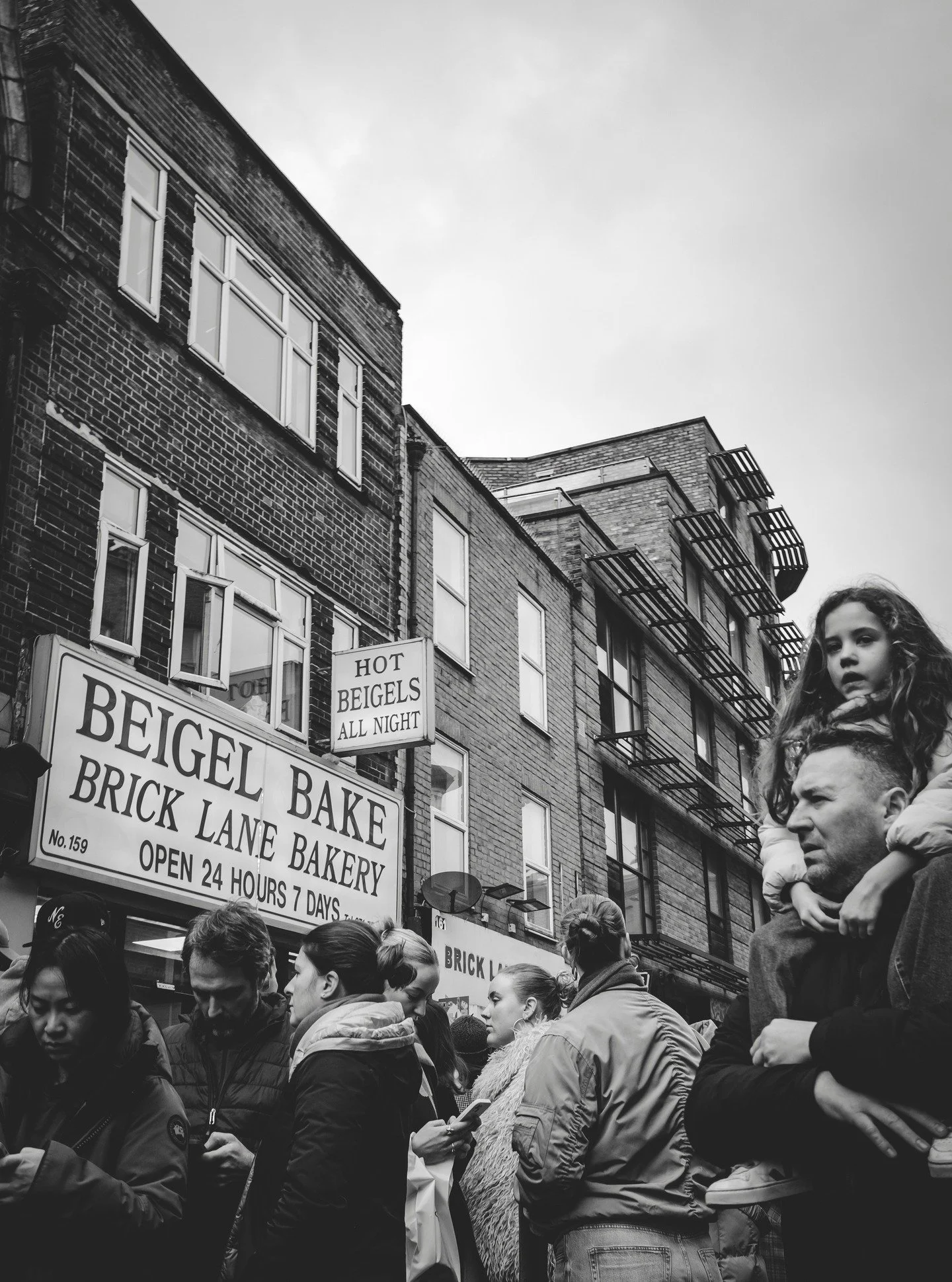 Brick Lane.
Cold hands, warm food, nowhere else to be. #bricklane
#eastlondon
#londonstreet
#streetphotography
#documentaryphotography
#blackandwhitephotography
#bnw_street
#everydaylondon #fujifilm
#fujifilm_xseries
#fujifeed