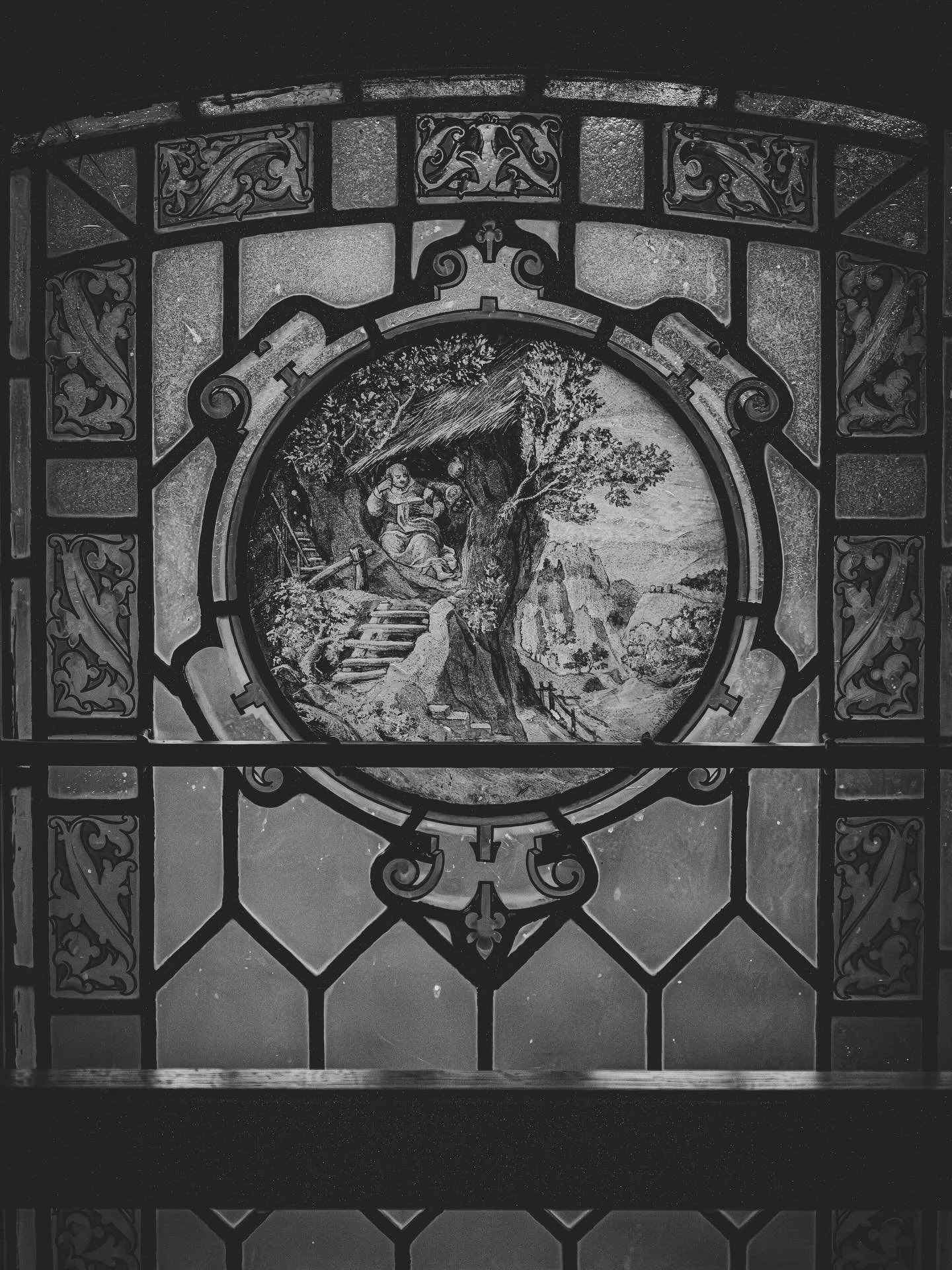 Spent some time at Forty Hall &mdash; a place that&rsquo;s been quietly standing here since the 1600s.

Inside, this stained glass window has probably watched generations come and go. Visitors, families, photographers&hellip; all stopping for a momen