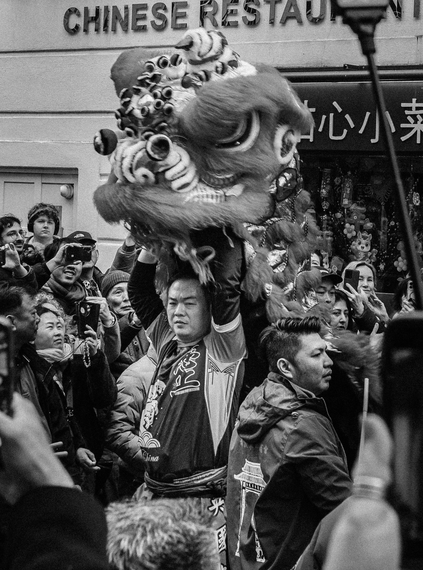 Kung Hei Fat Choy in London&rsquo;s Chinatown where the lion dances, the crowd cheers, and half the street tries to film it at the same time.
Somewhere in this photo there are at least 40 phones&hellip; and one guy still using his eyes. #ChineseNewYe