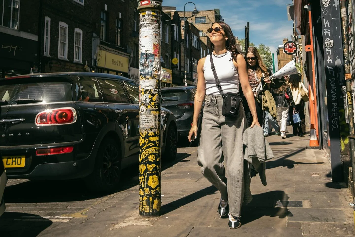 Main character energy&hellip;&hellip; Smile #streetphotography
#londonstreetphotography
#streetphotographer
#streetportrait
#capturestreets