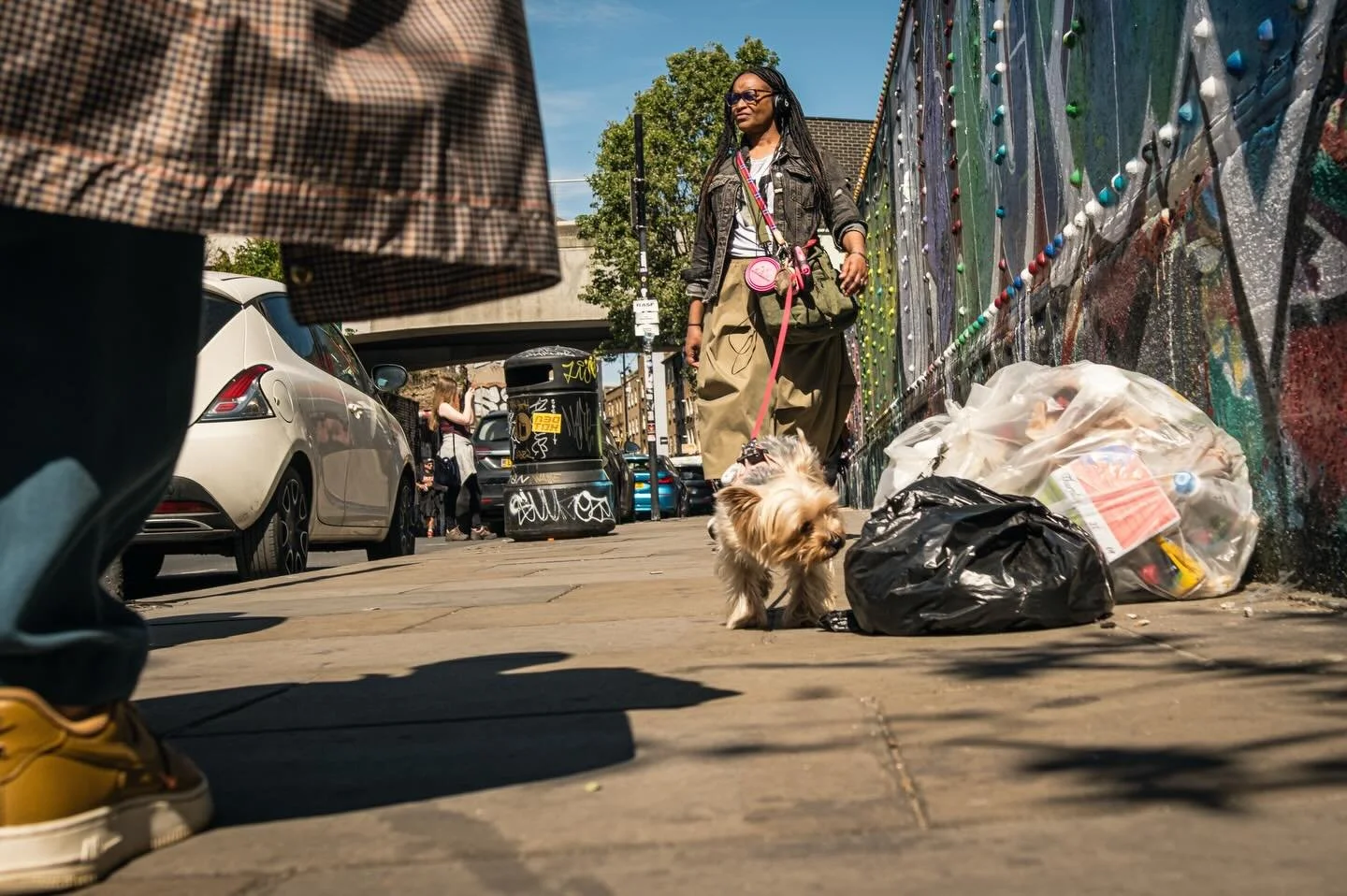 Sniffing things out in Brick Lane #streetphotography #londonphotography #candidphotographer #fujifilm
