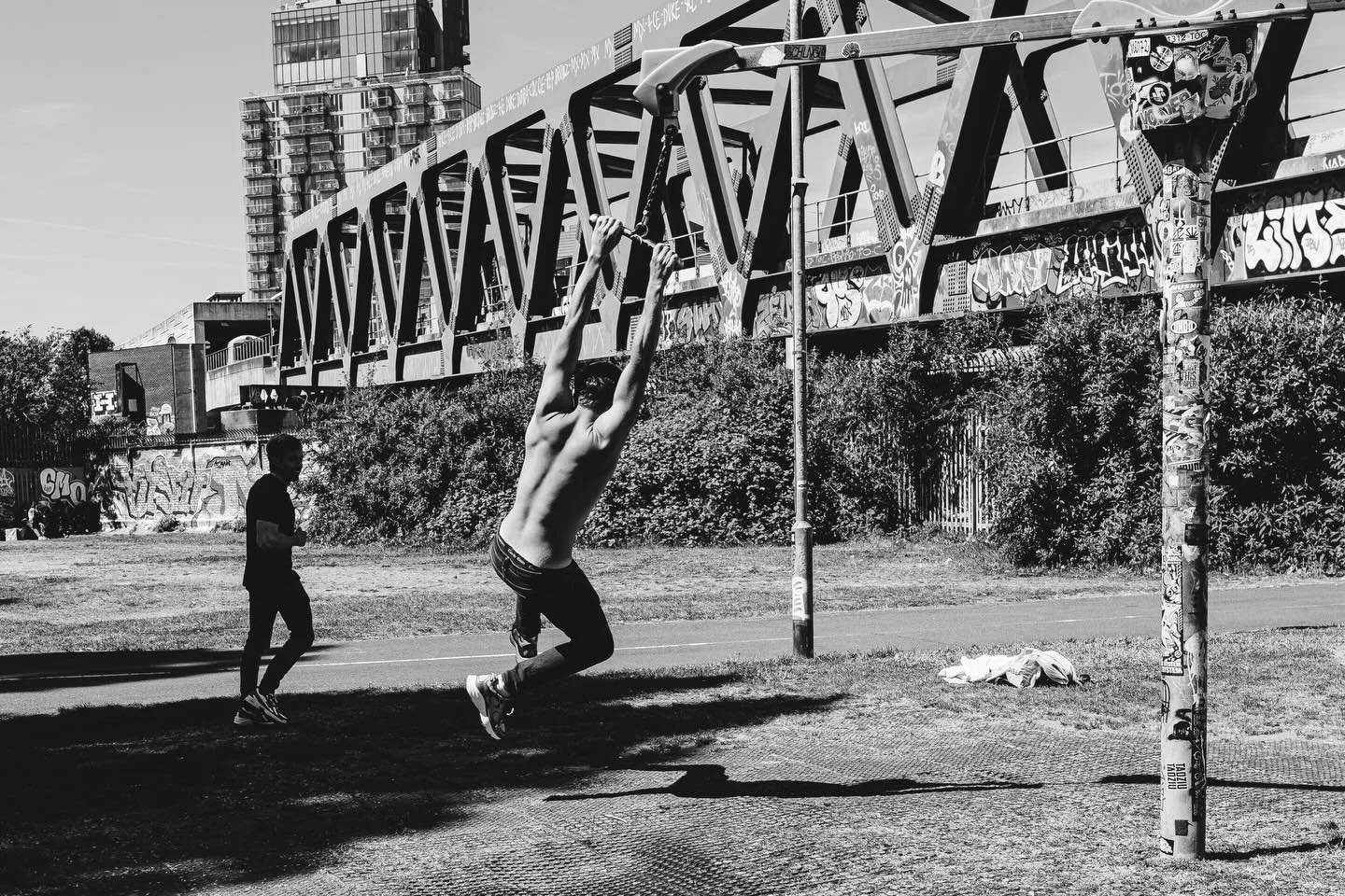 Summer swinging #londonphotography #streetphotography_bw #monophotography #candidstreetcollective #fujifilm