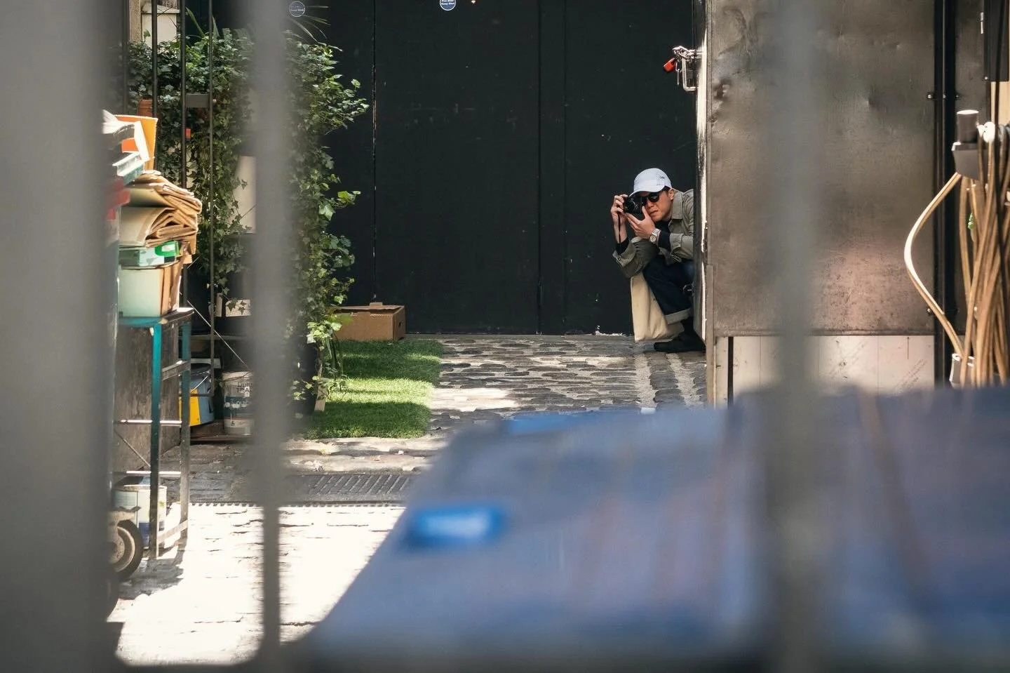 You know it&rsquo;ll be a good day when you catch a photographer in the wild. #streetphoto #streetphotography #londonphotographers #fujifilm #candidstreetcollective