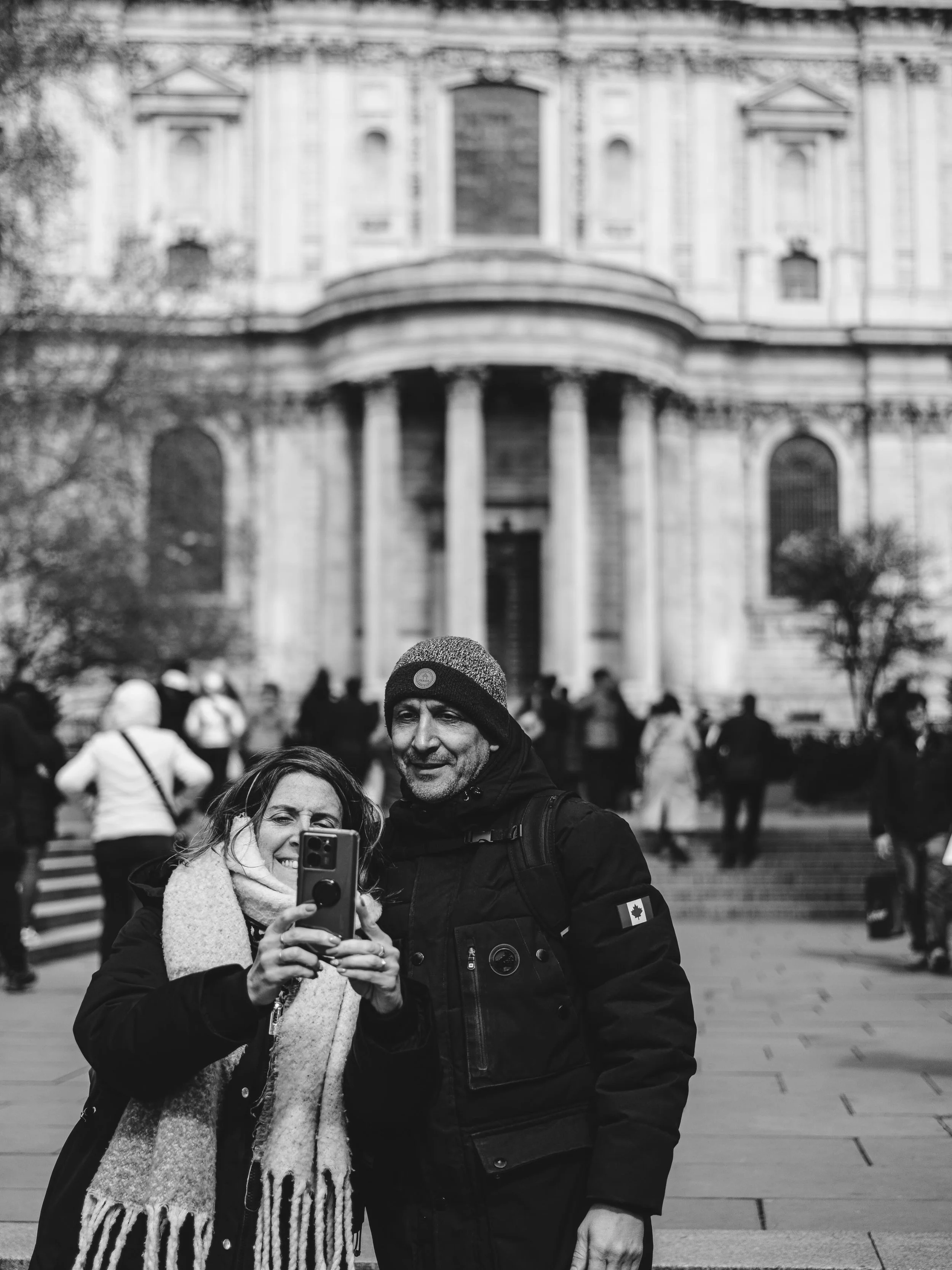 Back when winter days in London felt shorter, but people seemed a little more present with each other.

Cold weather does that sometimes. I miss it.

#streetphotography
#londonlife
#blackandwhitephoto
#urbanmoments
#humanconnection