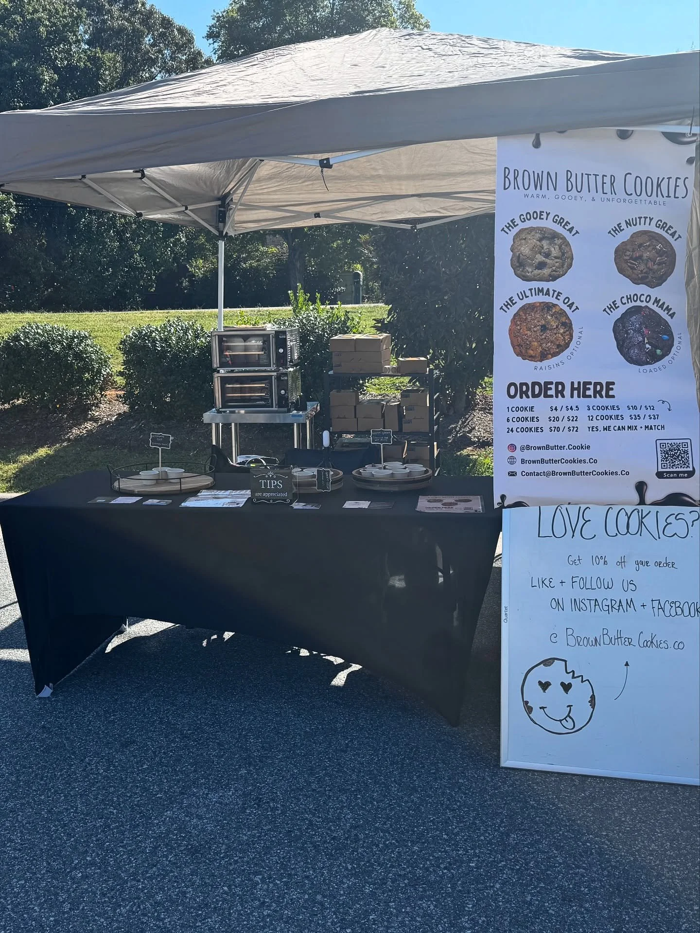 We had an amazing time serving warm and gooey cookies at the Tractor Supply Co.&rsquo;s Farmers Market. 👩🏾&zwj;🍳&hearts;️🍪👩🏾&zwj;🍳

🤎 To our new and seasoned cookie lovers, we couldn&rsquo;t do this without you! Thank you all SO MUCH for stop