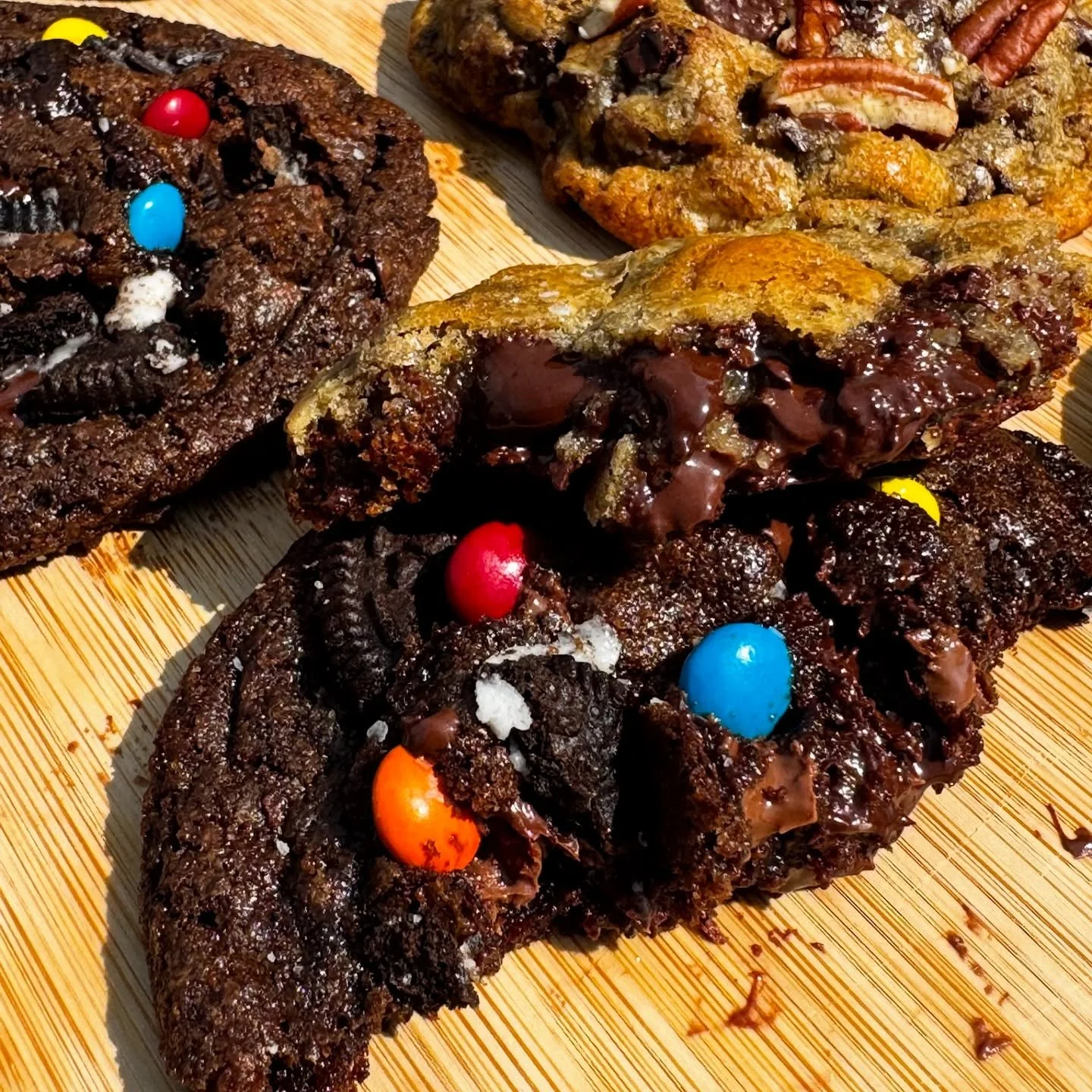 There’s something about that warm gooey center. It’s unforgettable! 
🍪 Cookies featured: The Choco Mama Loaded and The Nutty Great 
#BrownButterCookies #Cookies #GourmetCookies #NorthCarolinaEats #GreensboroNC #CookiesOfInstagram #Smal