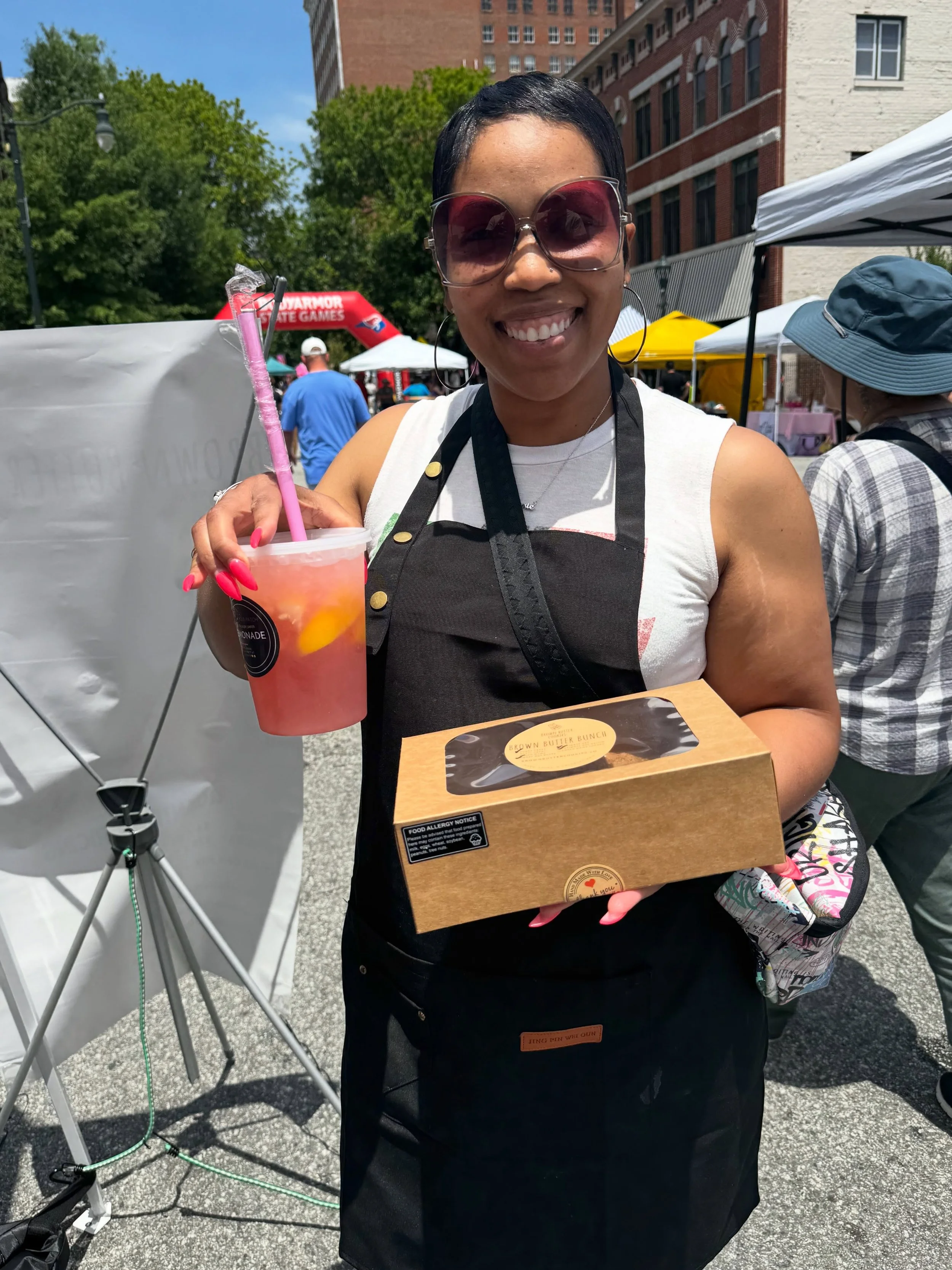 The Sugar Patch lemonade is a 10 out of 10. Highly recommend! 🍋

We got the strawberry lemonade made with freshly squeezed lemons and strawberries, and it was the perfect treat after a few cookies. 🍪😋

We absolutely love @the_sugar_patch and their