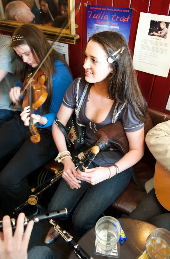 Clare Friel (fiddle) and Sheila Friel (uilleann pipes) 2009.