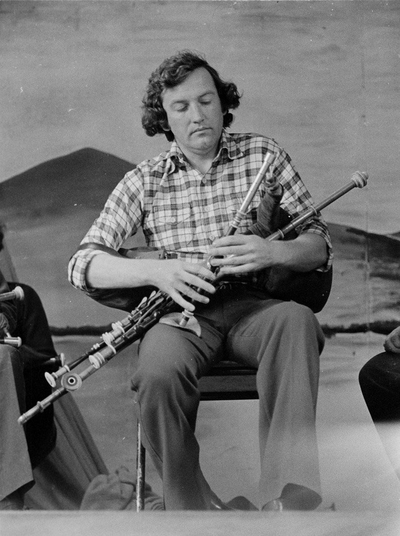 Liam O'Flynn playing at the piping recital, 1978.