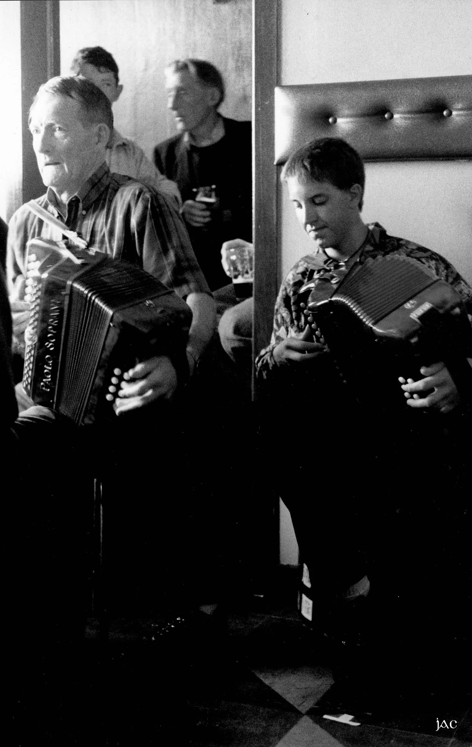 Johnny O'Leary and Benny McCarthy playing in Hennessy's.