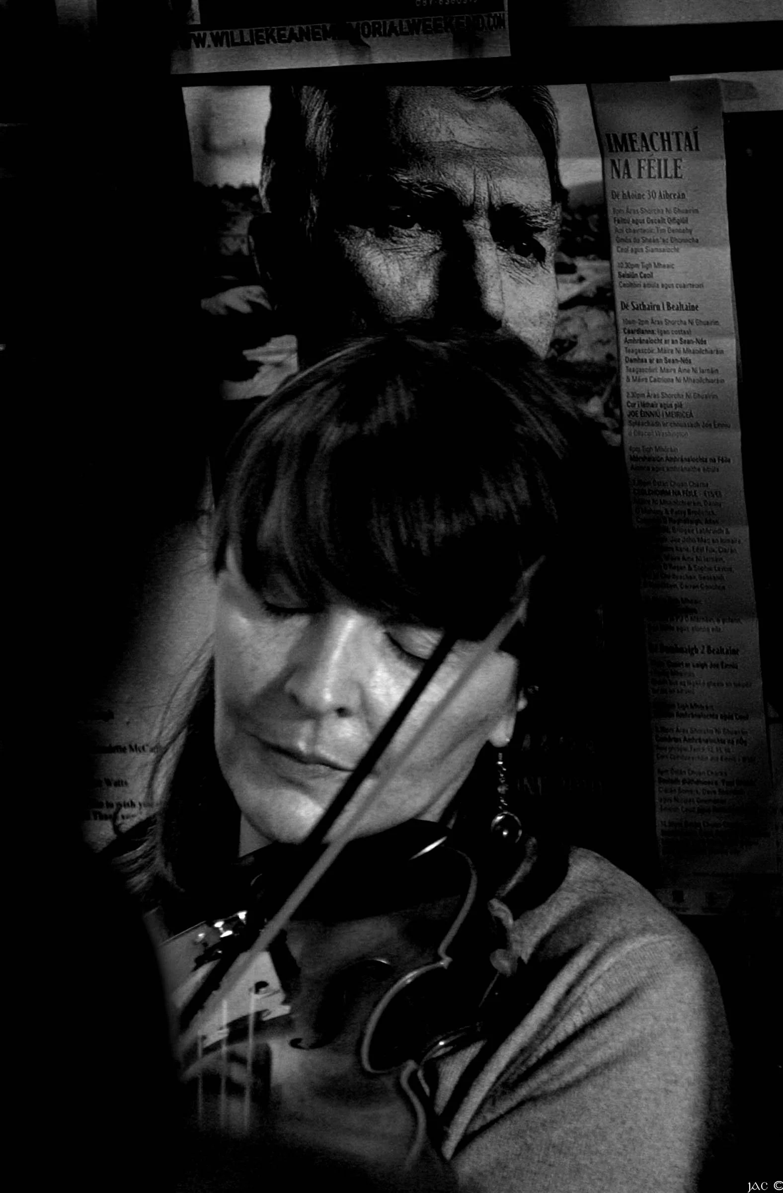 Áine Uí Cheallaigh.