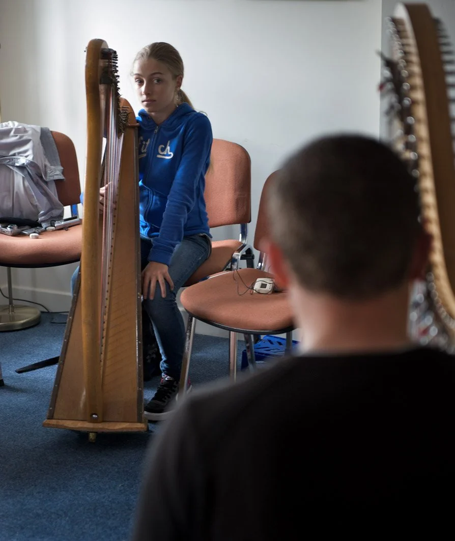 A student in Cormac de Barra's harp class 2011.