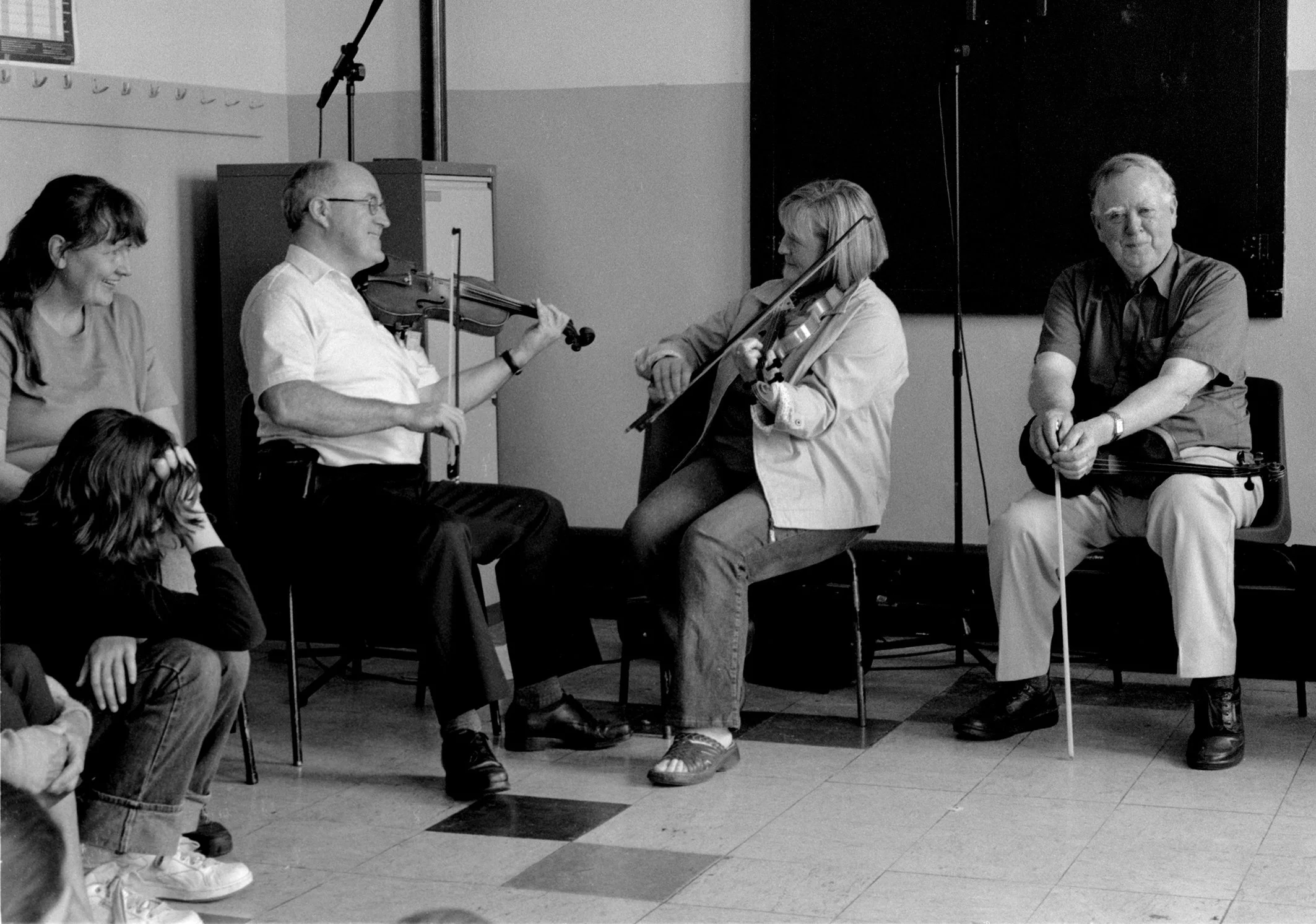 Donncha Ó Dhuibhír, Máire O'Keeffe and Vincent Griffin in Máire's master fiddler workshop 2003.