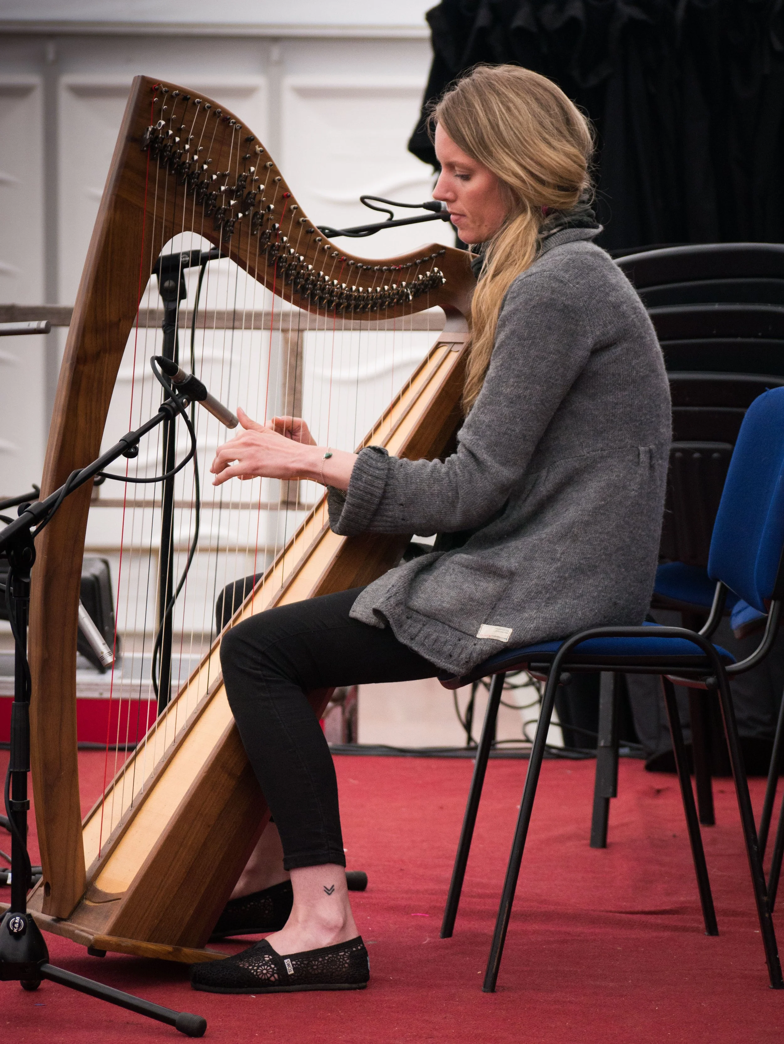 Floriane Blancke performing at the 2017 harp recital.