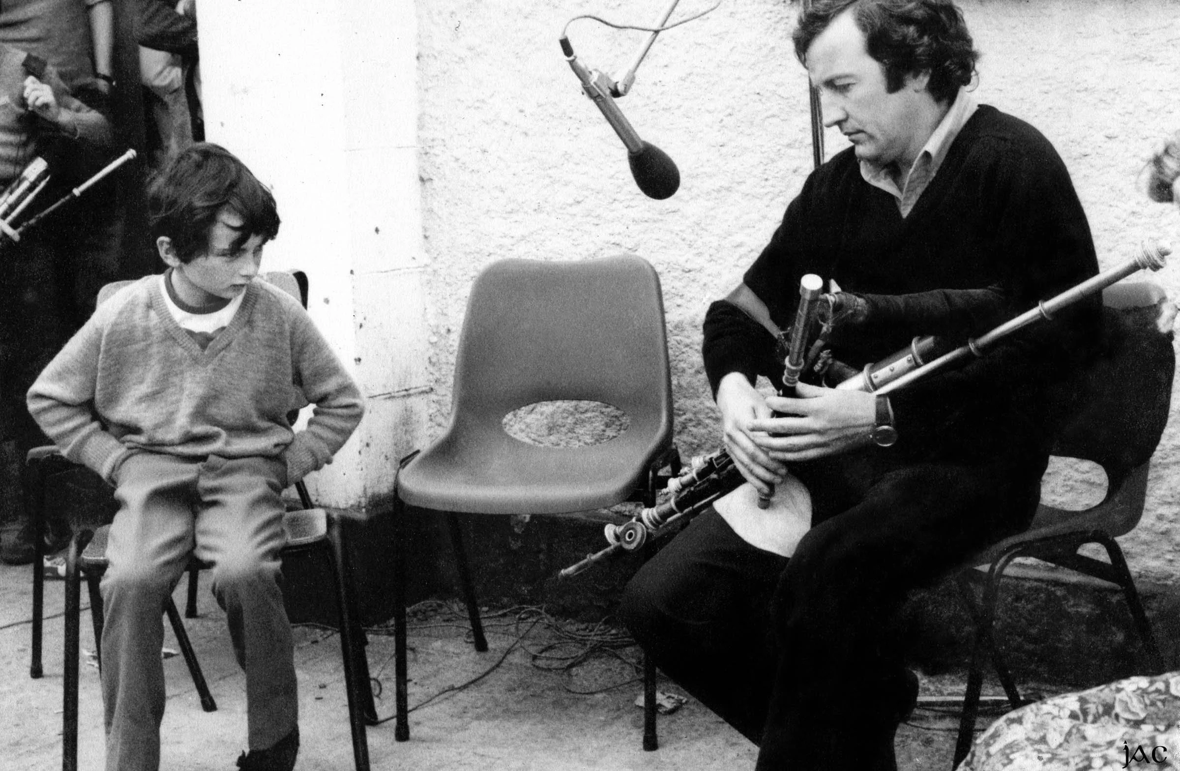 A rapt Marty Vaughan listens to Liam Ó Floinn's piping.