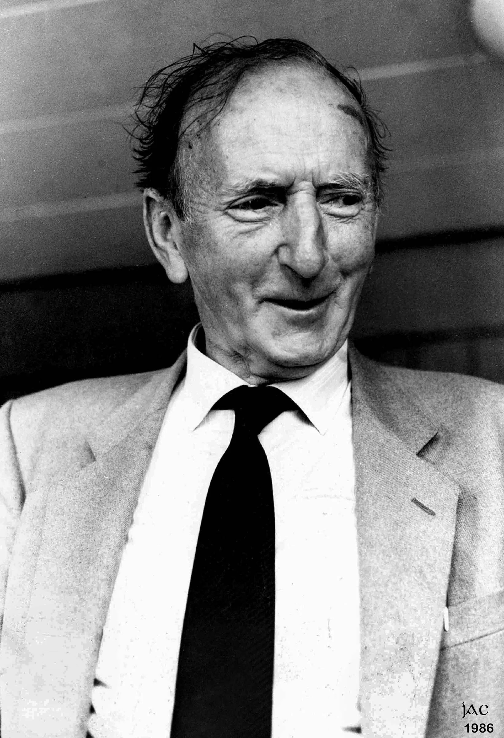 Traditional singer Seán 'ac Dhonncha 1986.