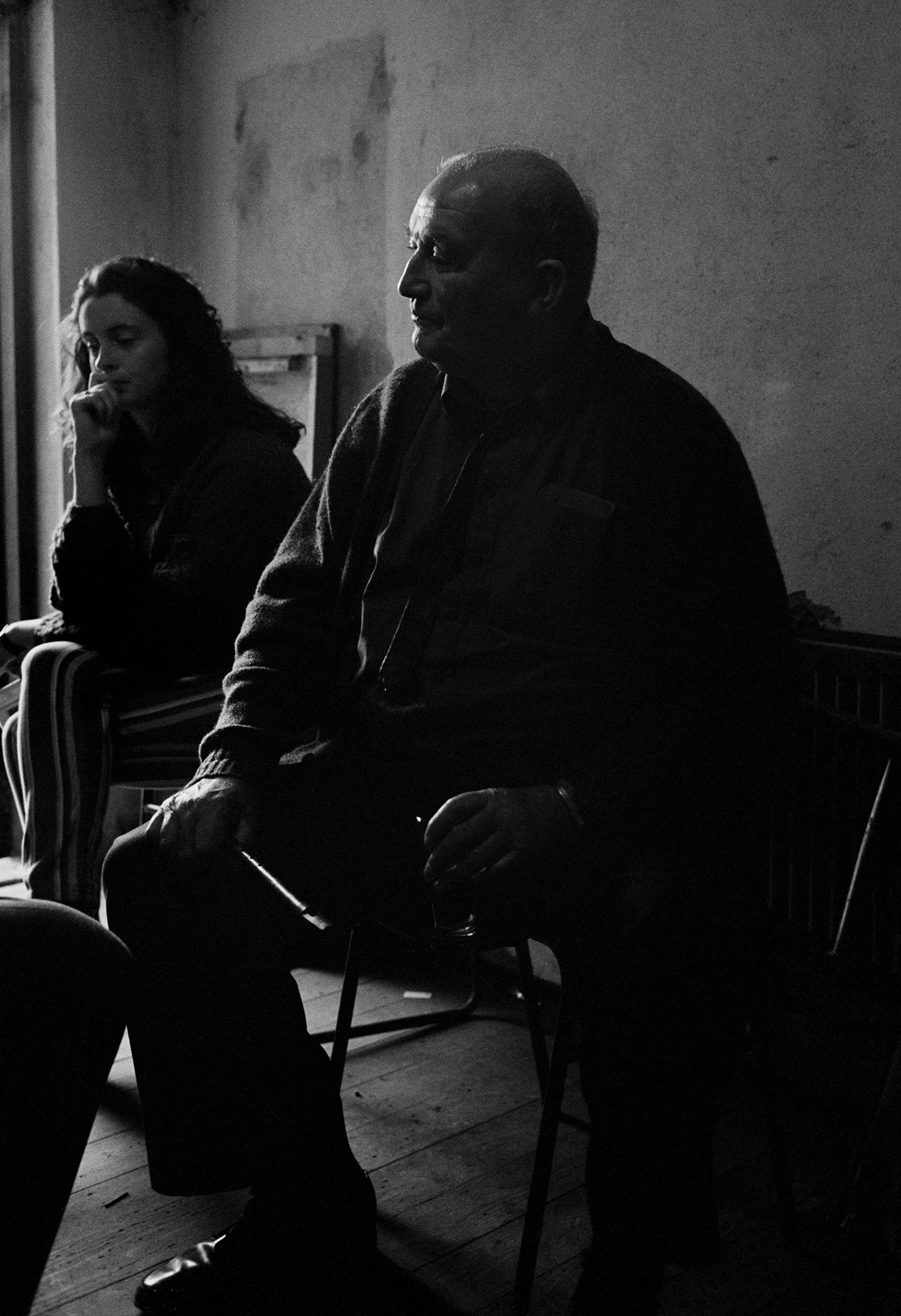 Micho Russell waiting to perform onstage 1992.