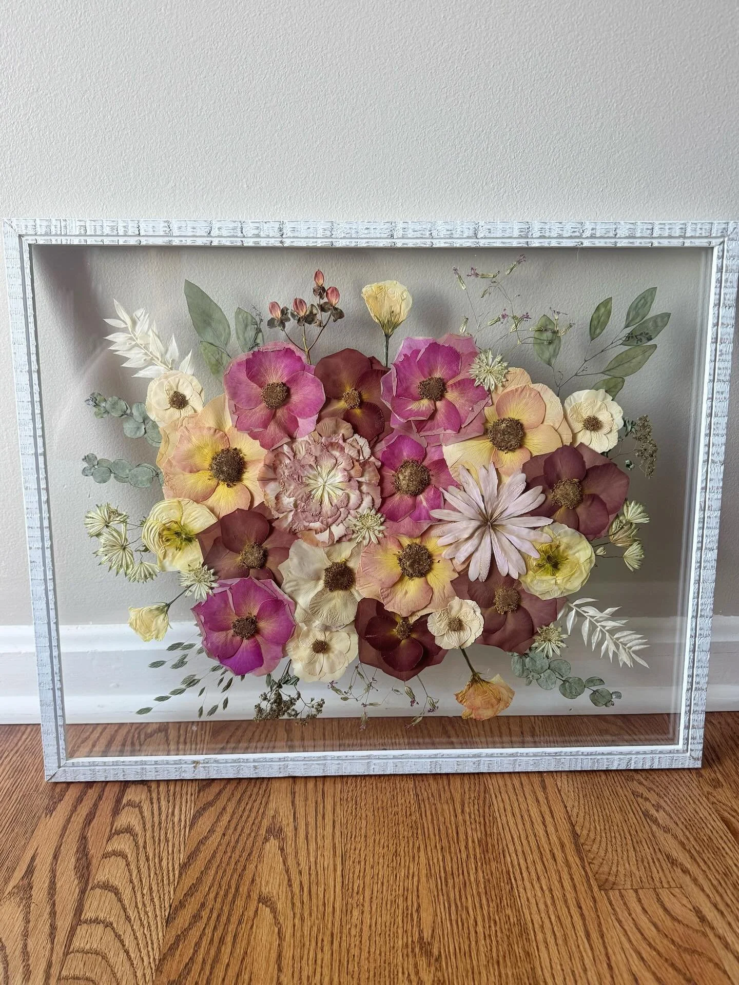 gorgeous bouquet for a sweet coworker ✨here&rsquo;s to forever!

#marigoldandmoon #floralpreservation #flowerpressing #marylandbride #marylandbrides