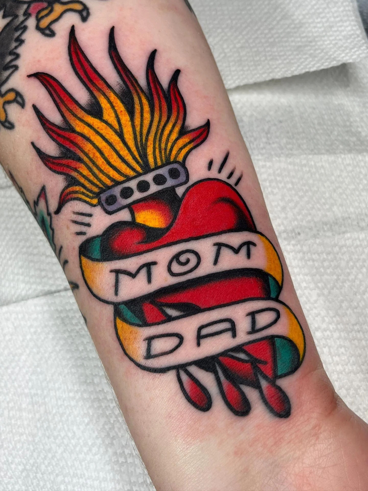 🌞TATTOO!🌞
A few recent tattoos! Thank you for getting tattooed!!! 
LINK IN BIO TO BOOK! 
@twinsunsdurham @twinsunschapelhill 
.
.
#tattoo #americantraditional #sacredheart #durham #nc #nctattooers #bold #traditionaltattoos #raleigh #chapelhill