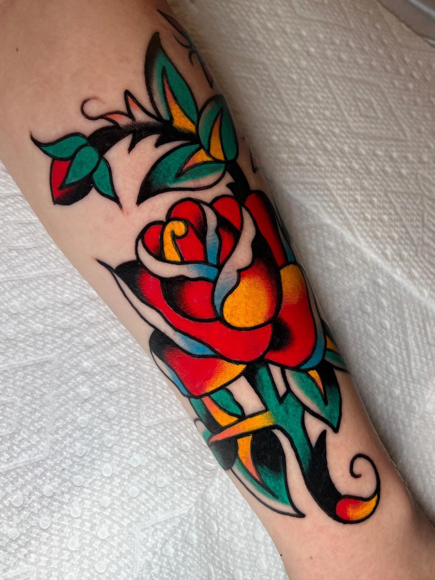 🌹Rose🌹
A little cover-up for Hannah. Thanks for always being cool! 
Made yesterday @twinsunschapelhill 
NOW BOOKING LINK IN BIO! 
.
.
#tattoo #americantraditional #bold #bright #tradworkers