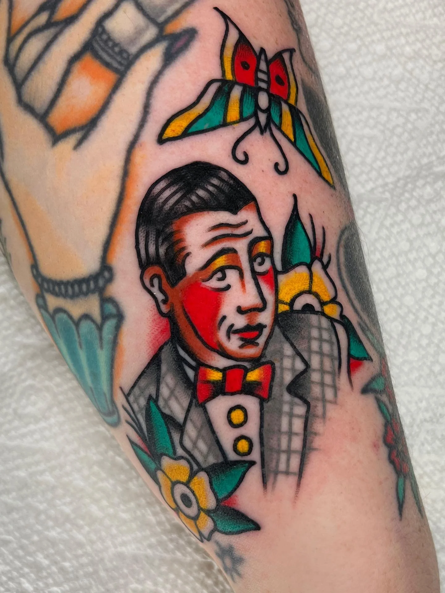 🌞traditional pee-wee herman🌞
A little pee-wee and butterfly to fill a gap! Thank you Deryl! 
Made @twinsunsdurham with love.
Booking now!! 
Link in bio! 
#peeweeherman #tattoo #traditional #nctattooers #raleigh