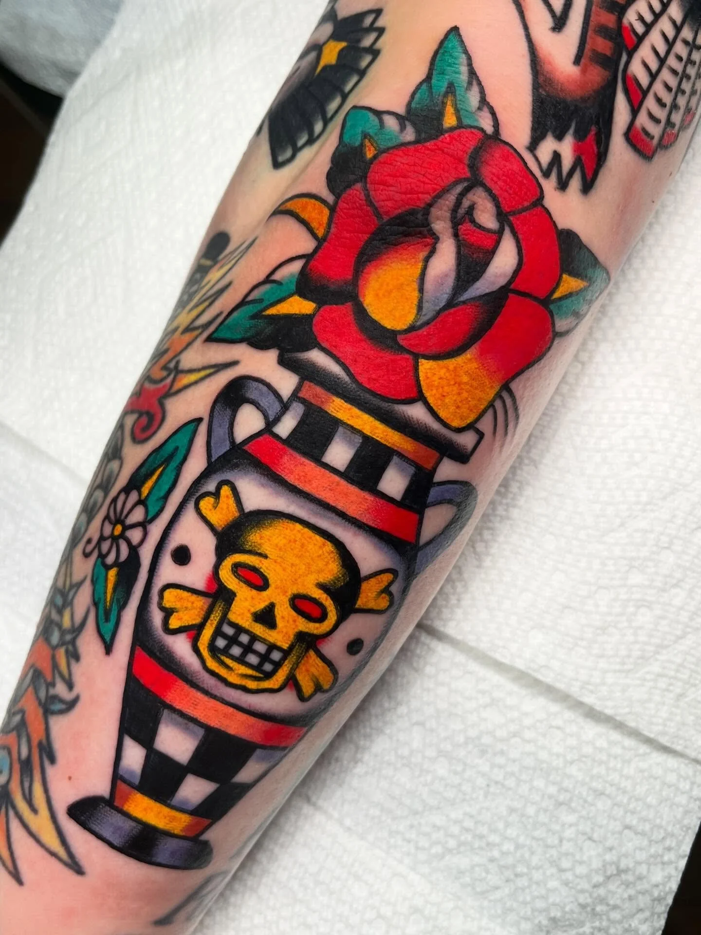 🌞TATTOO🌞
1. Vase elbow 
2. Grandmas Tiffany lamp made as a walk-in
3. Healed rose 
4. Walk-in Chad k. flash!
5. Eagle
6. Mans best friend 

Much love ❤️ 
Booking now link in bio!
.
.
#tattoo #americantraditional #nctattooers #durham #bold