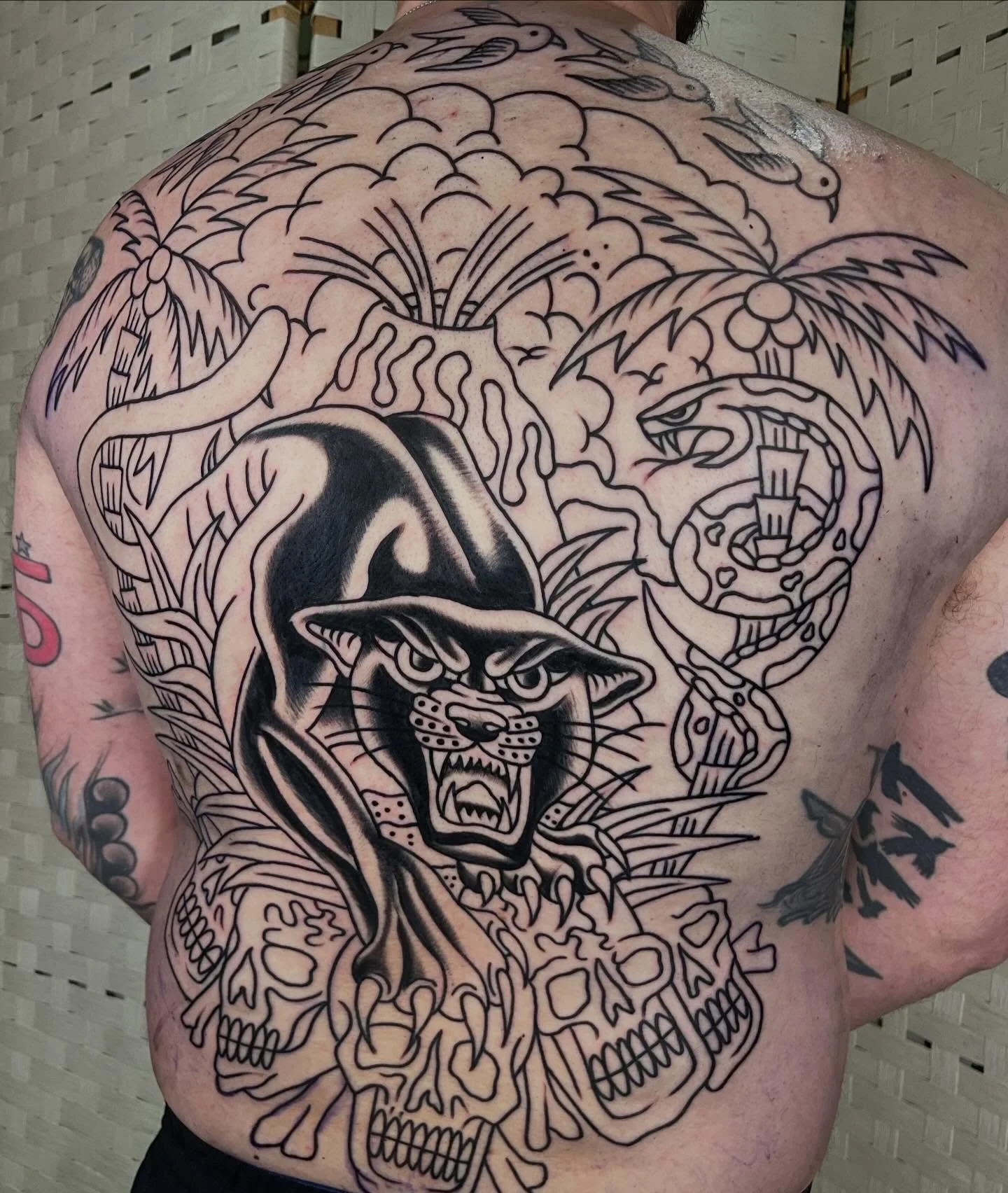 🌞work in progress🌞
First session down on this back! Adam sat like an absolute all star and this is what we were able to get through! One hell of a first session! 
Made @twinsunsdurham 
.
.
#tattoo #traditional #boldtattoo #nctattooers