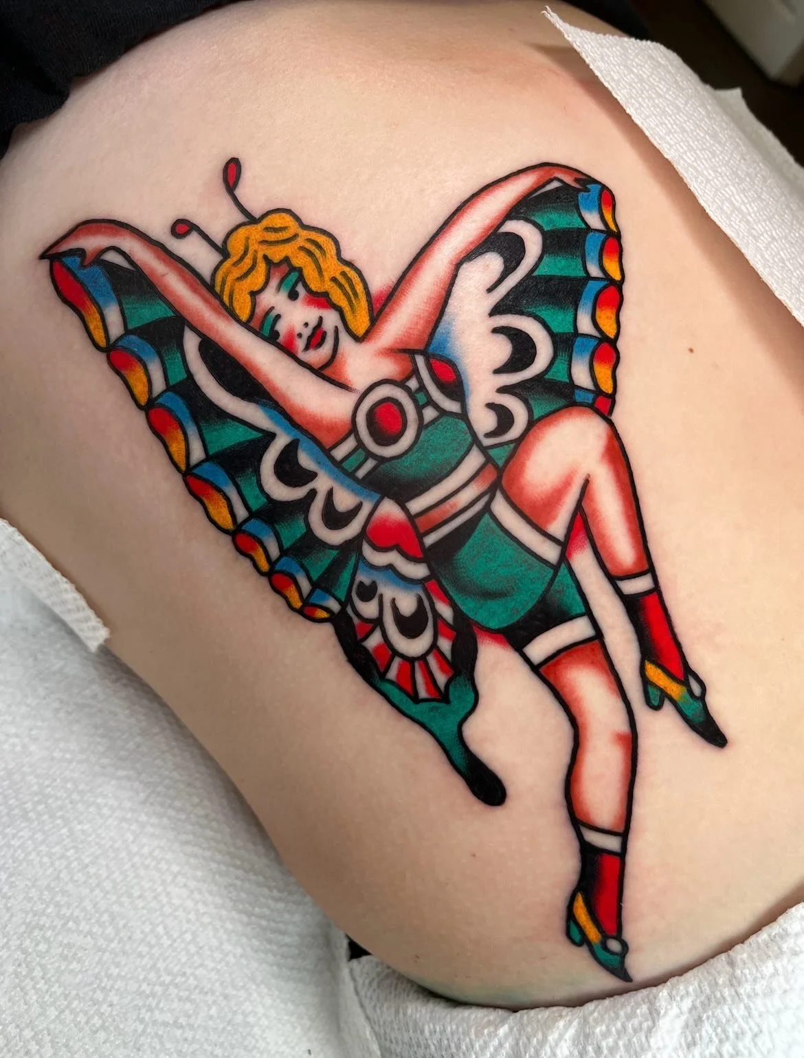 🌞TATTOO🌞
Some tattoos made from books, my brain, or flash.
Every-days better than the last! Lil behind on posting, been trying to spend less time on my phone. Tattoos made with love. 
Find me @twinsunsdurham  and @twinsunschapelhill 
#tattoo #ameri