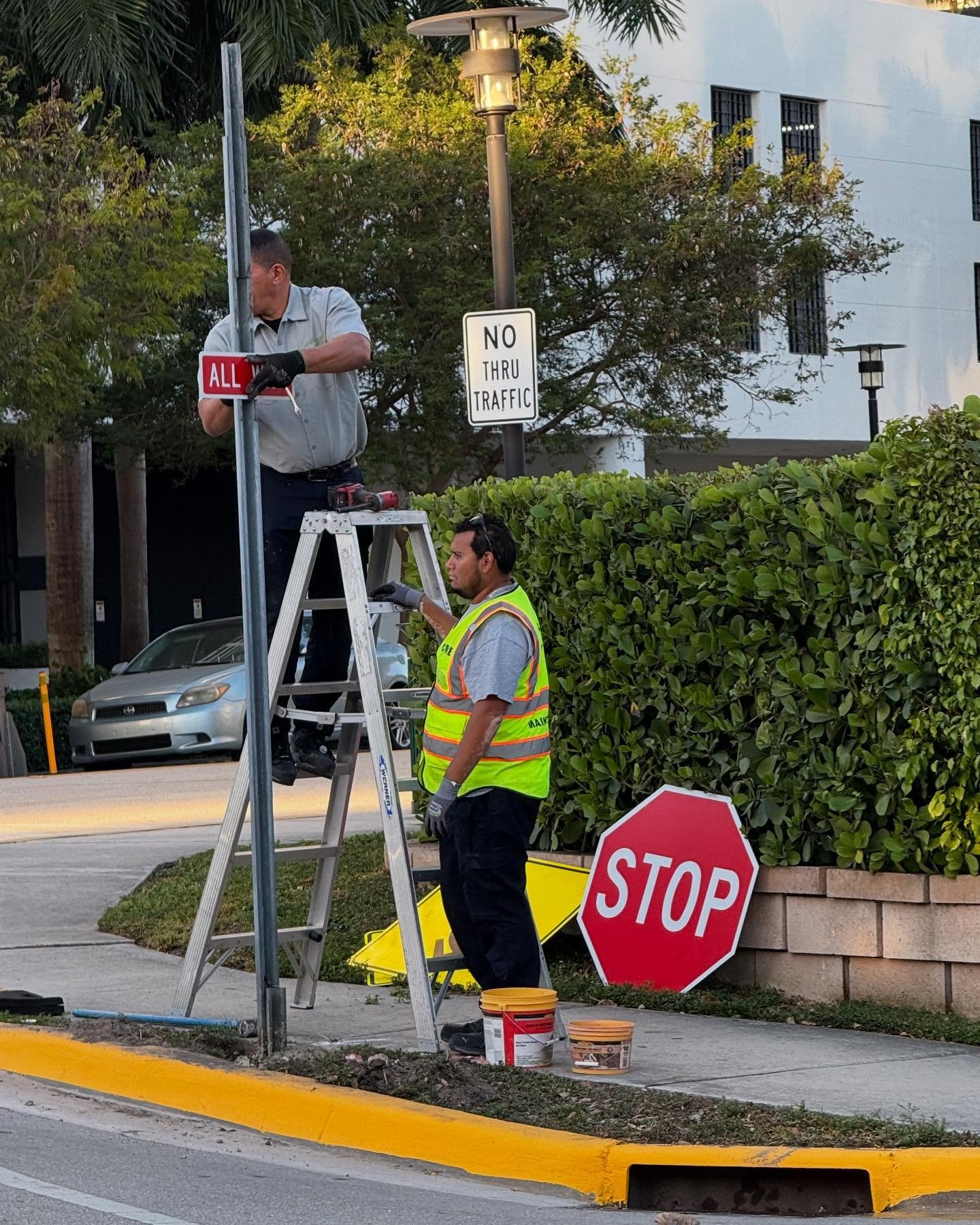 It&rsquo;s great to see 4-way STOP signs being installed at 14th and West Avenue this morning. Thank you to @joeymagazine for leading this initiative and for moderating the discussion on Safer Streets during yesterday&rsquo;s SoBe West meeting.