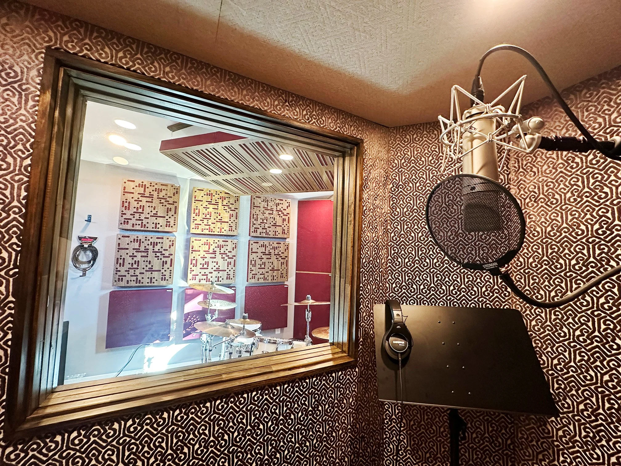 Tiny Island Studios: Isolation Booth