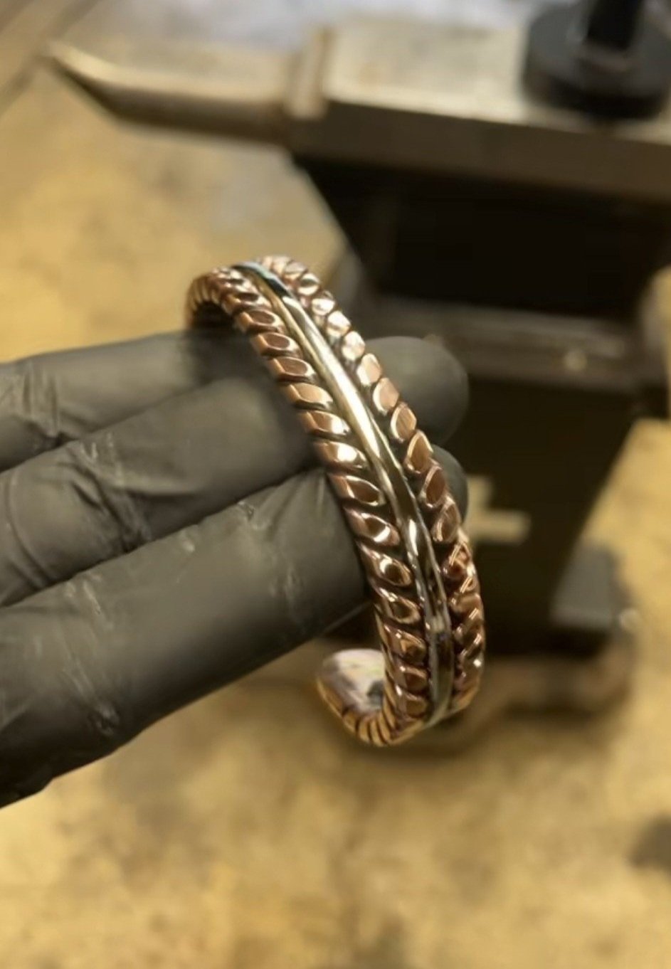 Solid+Center+-+Twisted+Frame.jpg