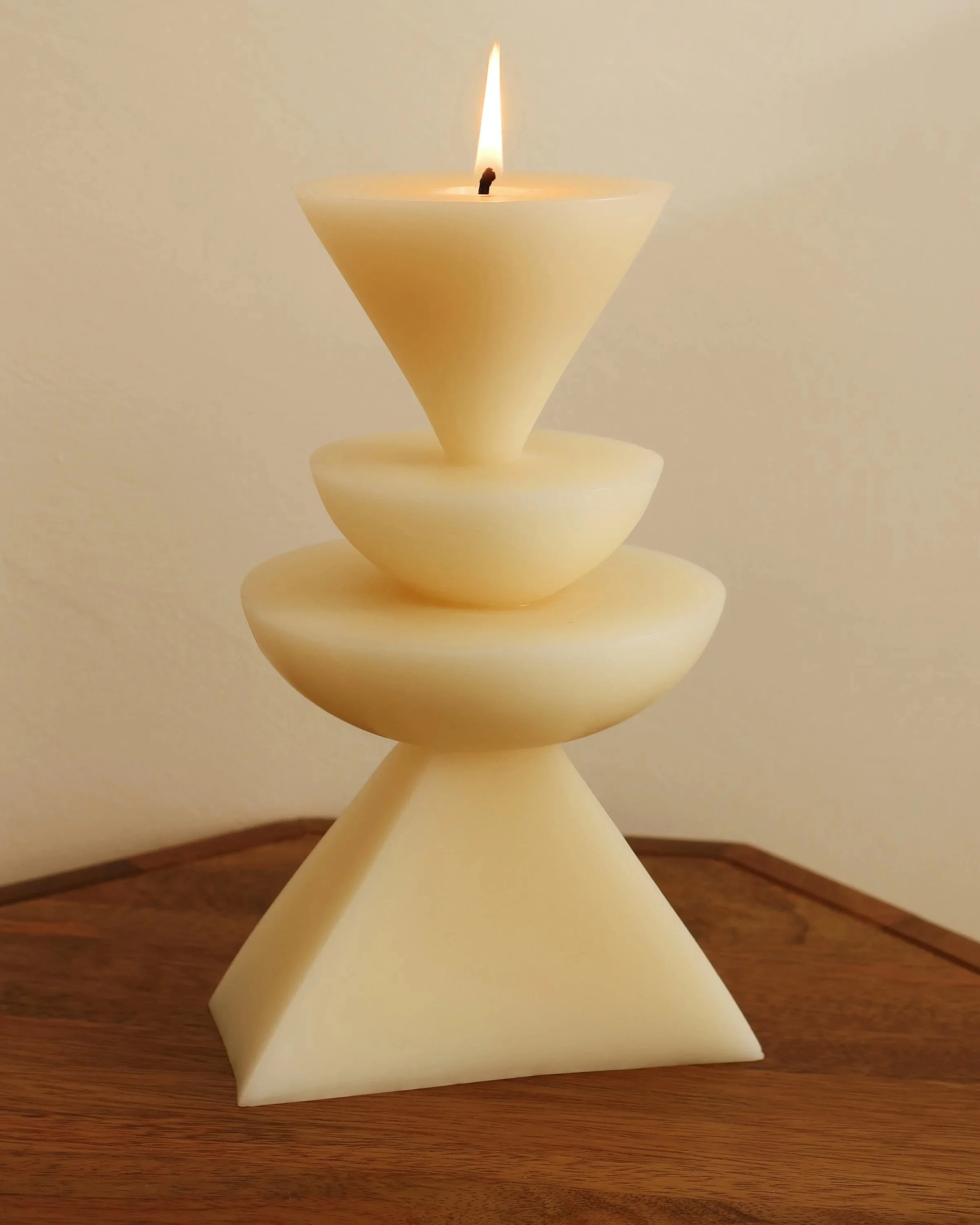 VERTIGO écrue 43,40 HT € H21,5 x L13 x P12 cm Prix de vente public 84 €