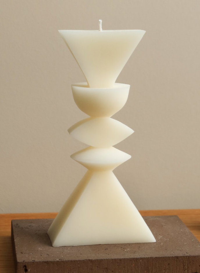 SPECTRA écrue 24,80 HT € H19 x L9,5 x P5,5 cm Prix de vente public 48 €