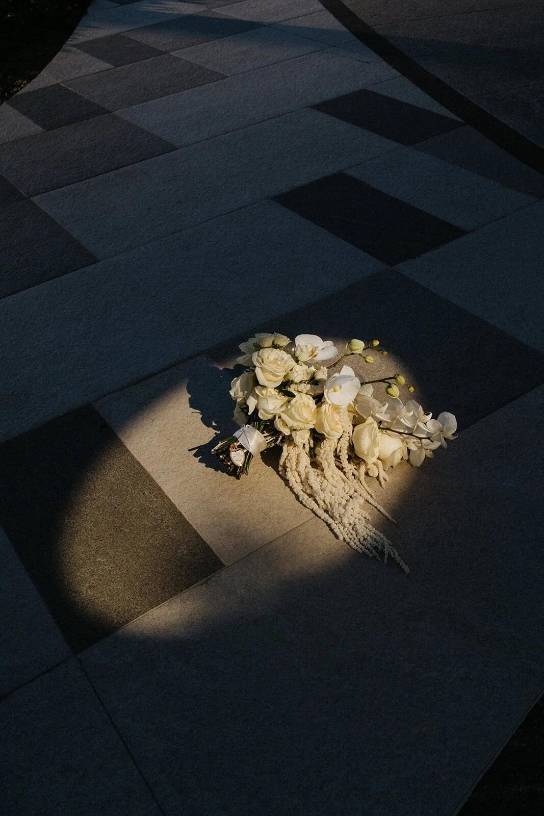 garza-blanca-cancun-bridal-bouquet-detail-moody.jpg